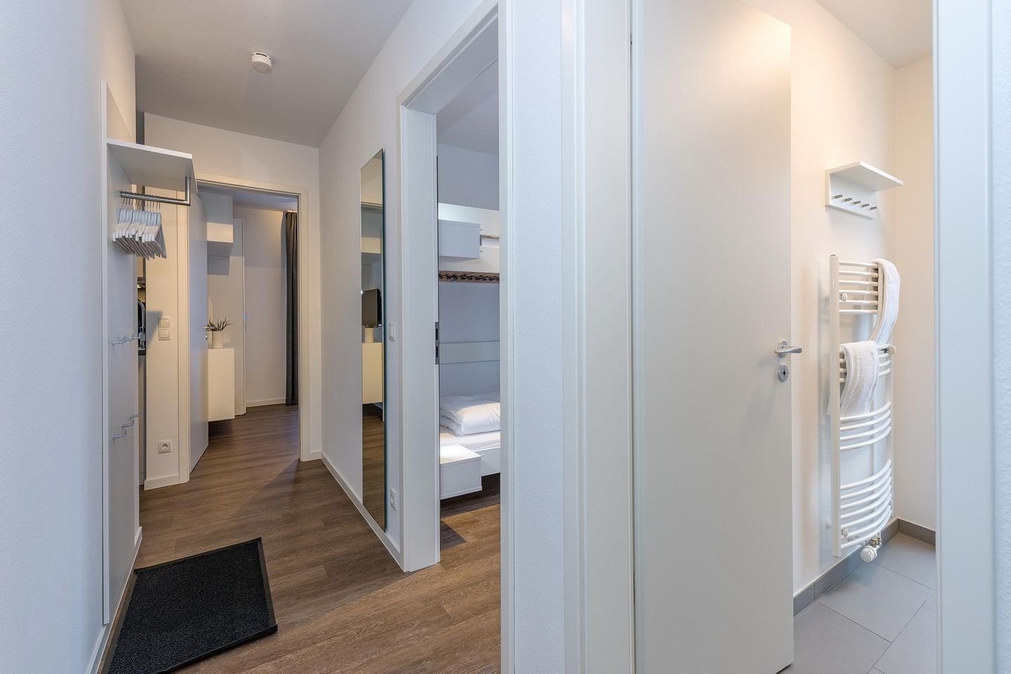 Deichhäuser Anna Küste Deichhäuser Anna Küste 6-10 Bensersiel - Flur mit Garderobe