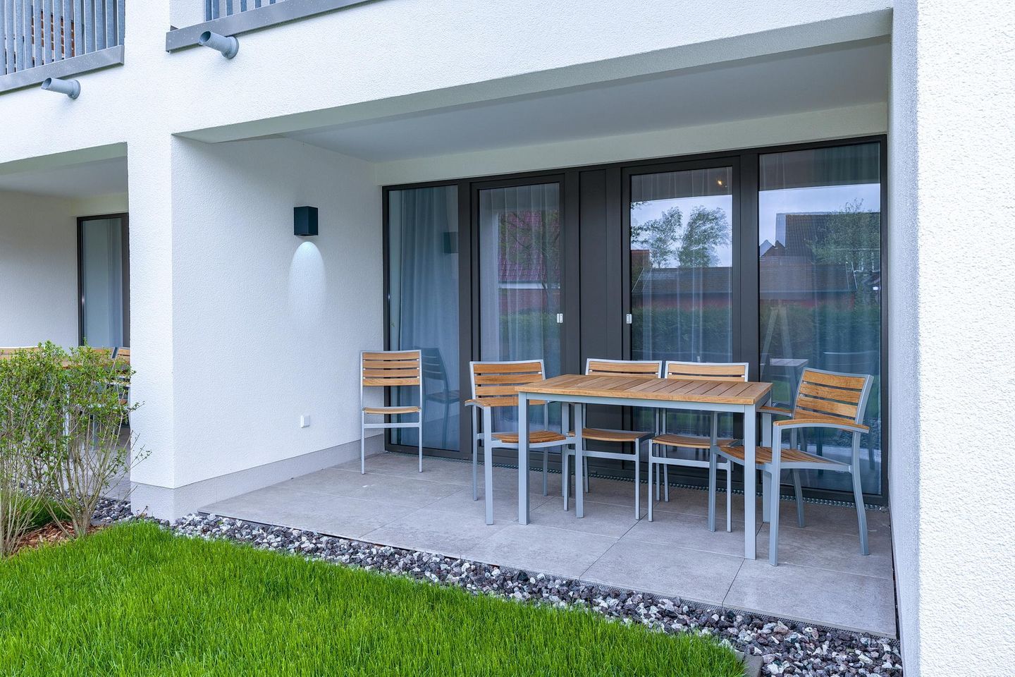 Deichhäuser Anna Küste Deichhäuser Anna Küste 6-11 Bensersiel - Terrasse mit Sitzgelegenheiten
