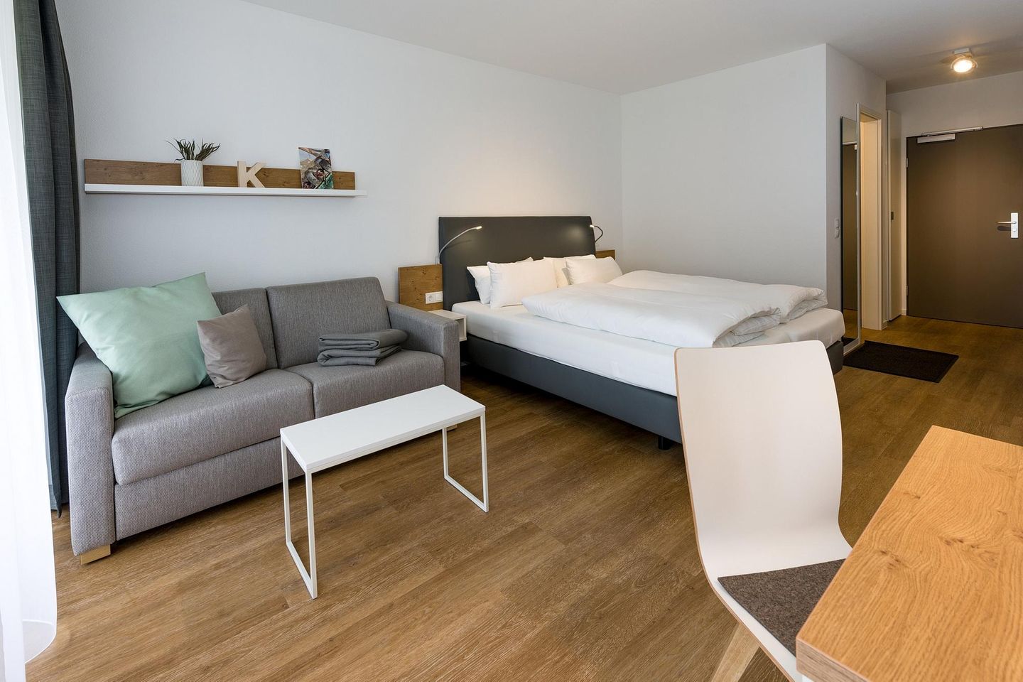 Deichhäuser Anna Küste Deichhäuser Anna Küste 6-12 Bensersiel - Wohn-Schlafbereich mit mit Doppelbett