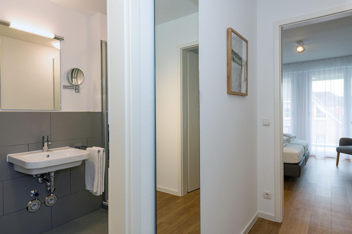 Deichhäuser Anna Küste Deichhäuser Anna Küste 6-21 Bensersiel - Flur mit Spiegel