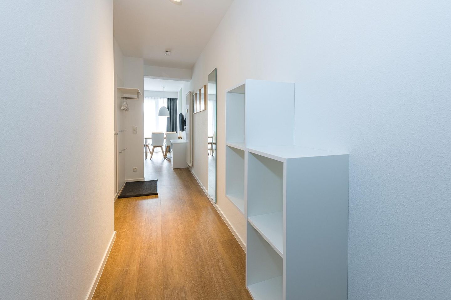 Deichhäuser Anna Küste Deichhäuser Anna Küste 6-23 Bensersiel - Flur mit Garderobe