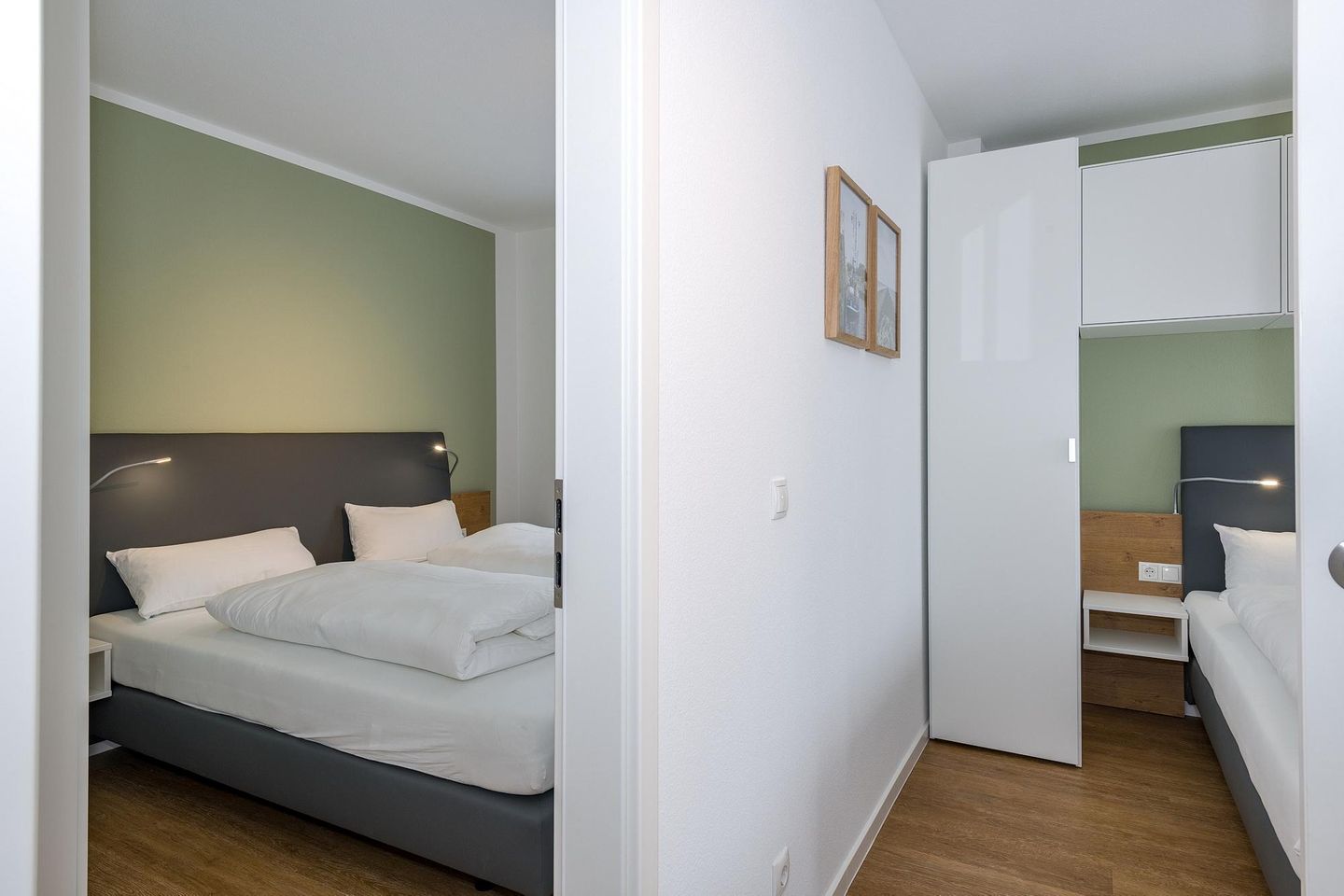 Deichhäuser Anna Küste Deichhäuser Anna Küste 6-23 Bensersiel - Flur mit Blick zum Schlafzimmer