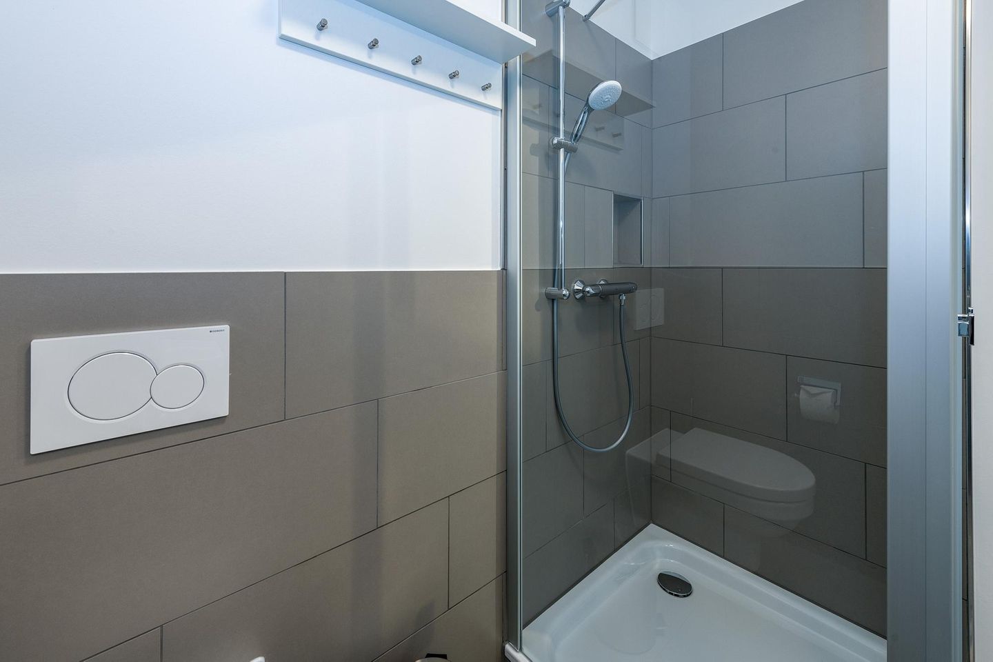 Deichhäuser Anna Küste Deichhäuser Anna Küste 6-23 Bensersiel - Badezimmer mit Dusche