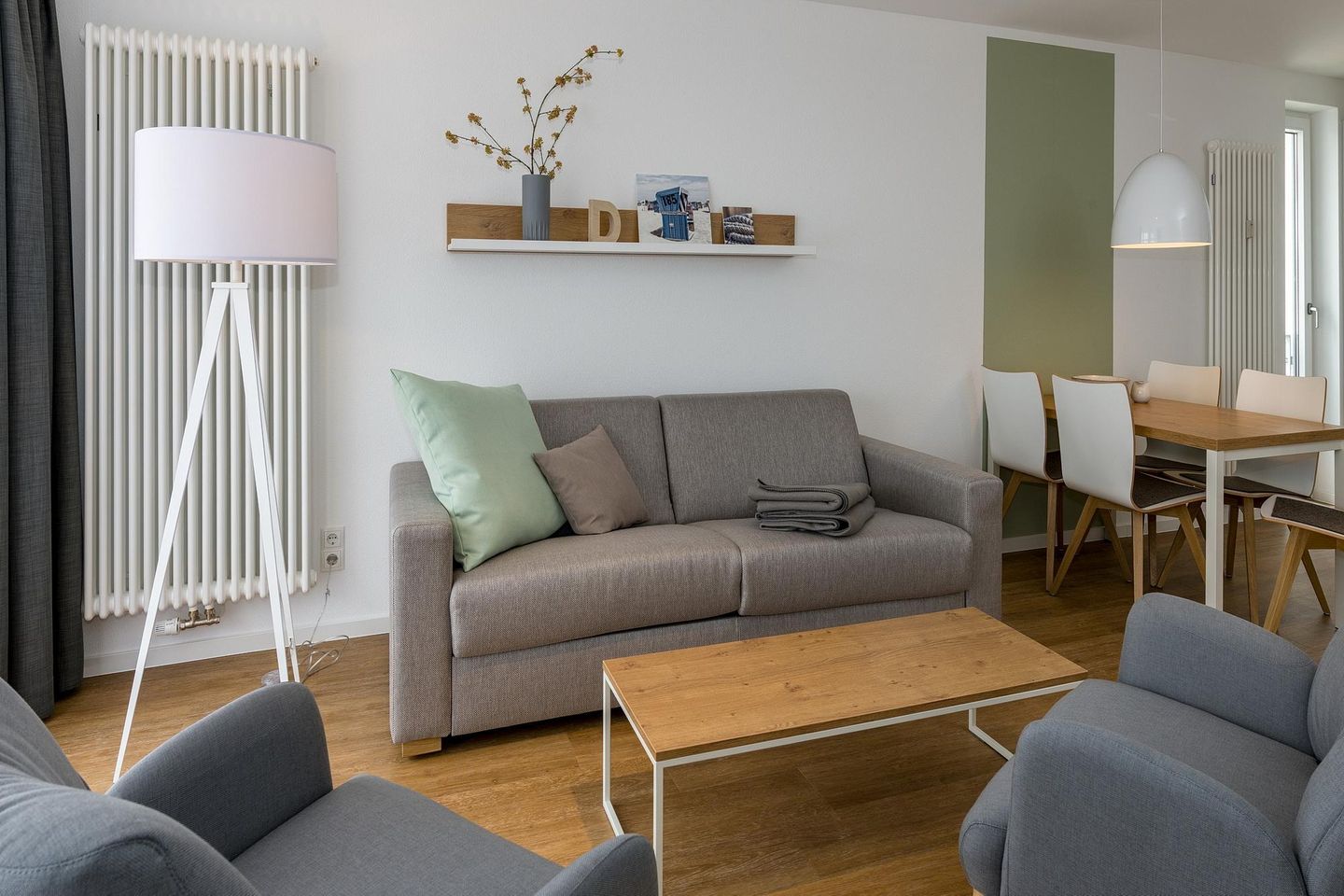 Deichhäuser Anna Küste Deichhäuser Anna Küste 6-30 Bensersiel - Wohn-Essbereich mit Couch