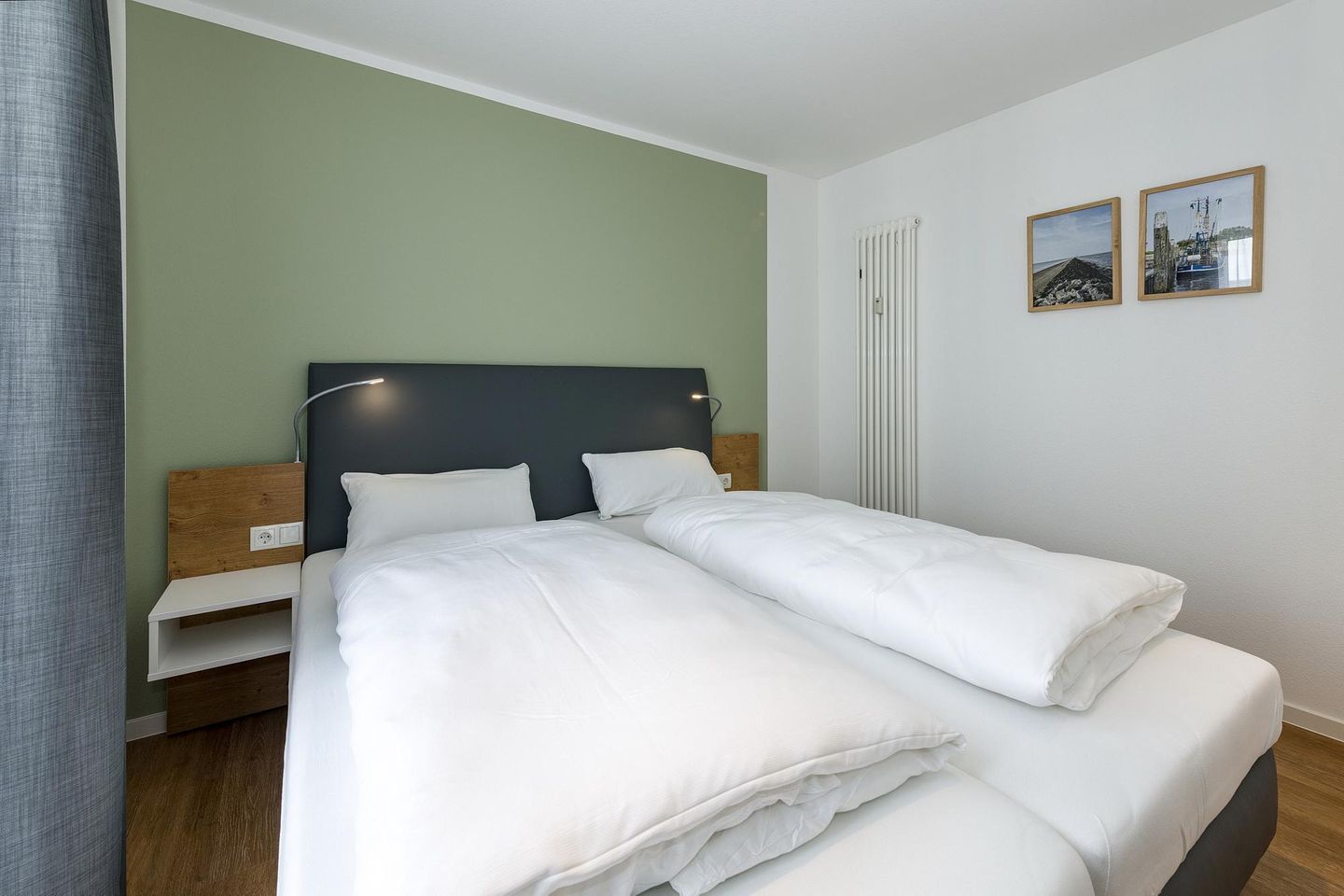 Deichhäuser Anna Küste Deichhäuser Anna Küste 6-30 Bensersiel - Schlafzimmer mit Doppelbett