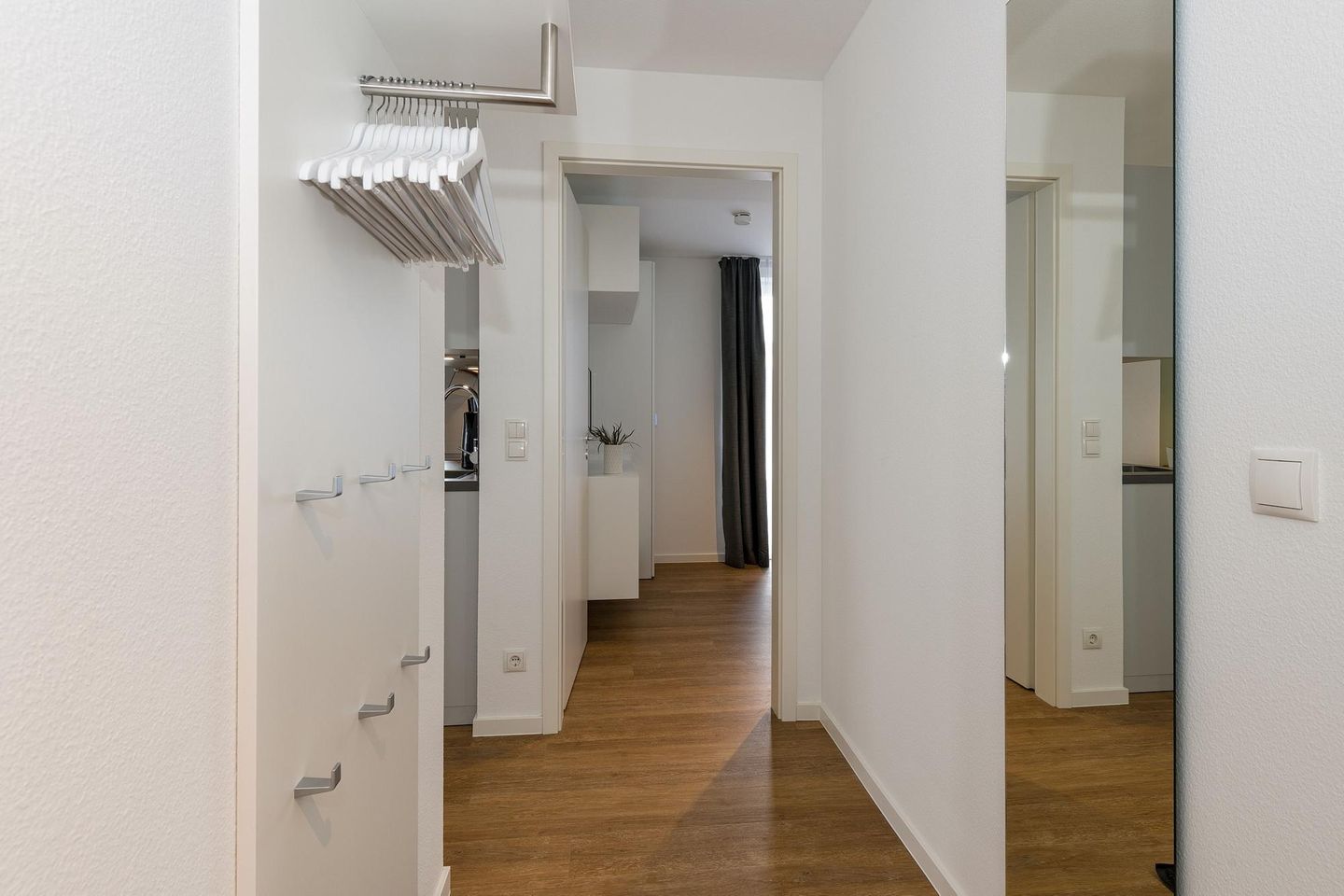 Deichhäuser Anna Küste Deichhäuser Anna Küste 6-30 Bensersiel - Flur mit Garderobe