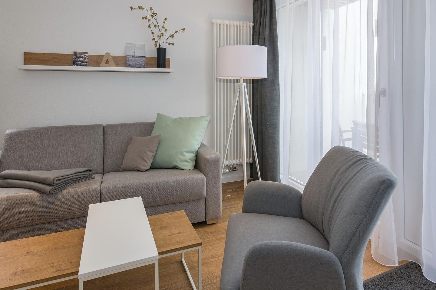 Deichhäuser Anna Küste Deichhäuser Anna Küste 6-31 Bensersiel - Wohn-Essbereich mit Couch