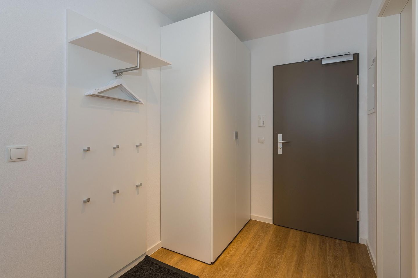 Deichhäuser Anna Küste Deichhäuser Anna Küste 6-31 Bensersiel - Flur mit Garderobe