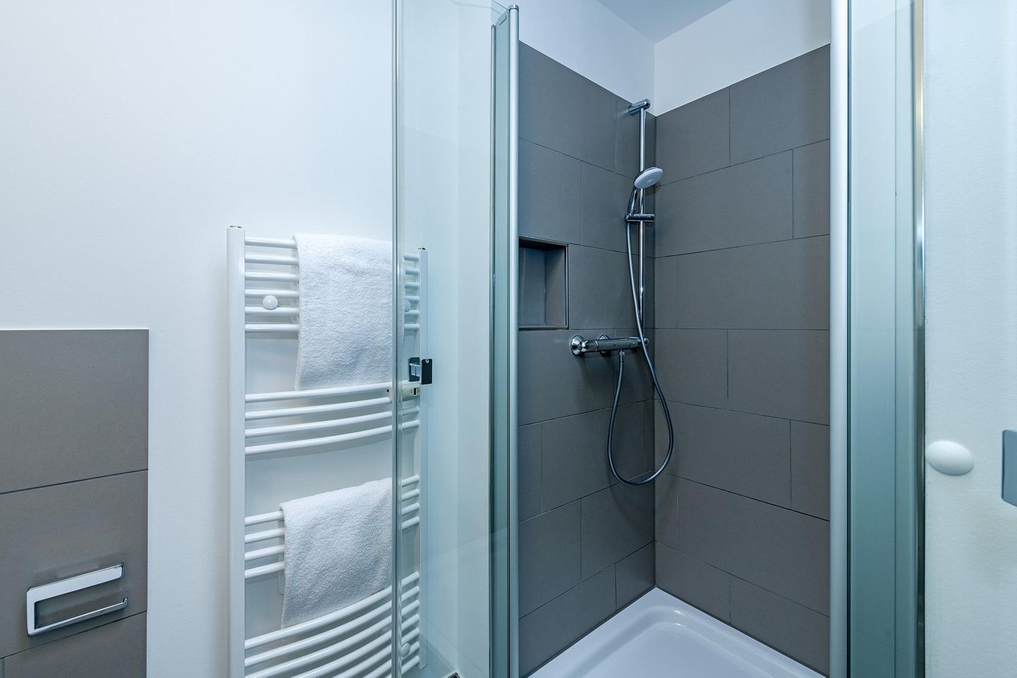 Deichhäuser Anna Küste Deichhäuser Anna Küste 6-32 Bensersiel - Badezimmer mit Dusche