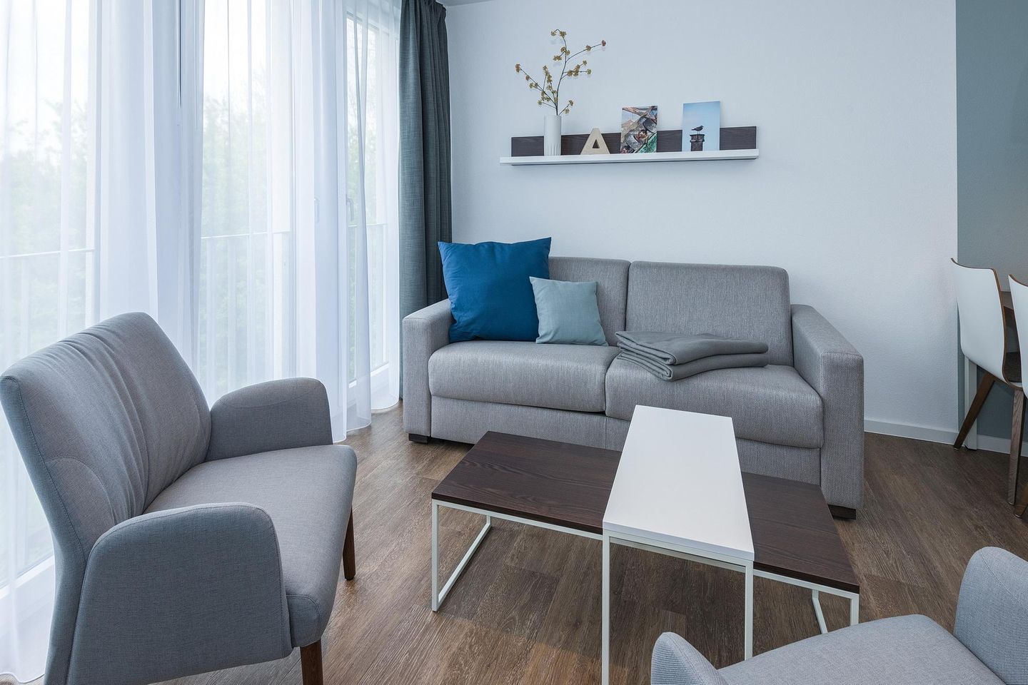 Deichhäuser Anna Küste Deichhäuser Anna Küste 6-34 Bensersiel - Wohn-Essbereich mit Couch