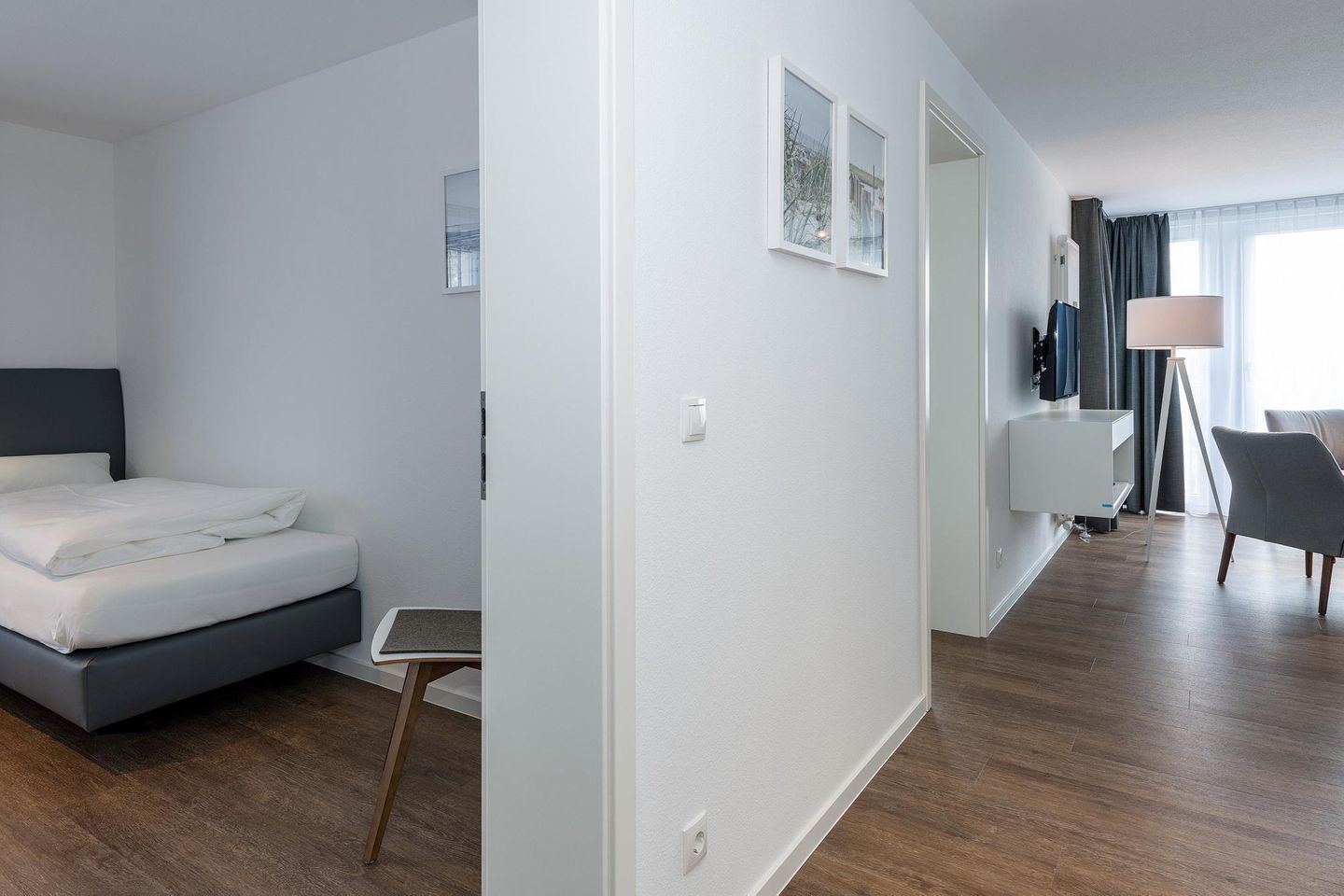 Deichhäuser Anna Küste Deichhäuser Anna Küste 6-34 Bensersiel - Flur mit Blick zum Schlafzimmer