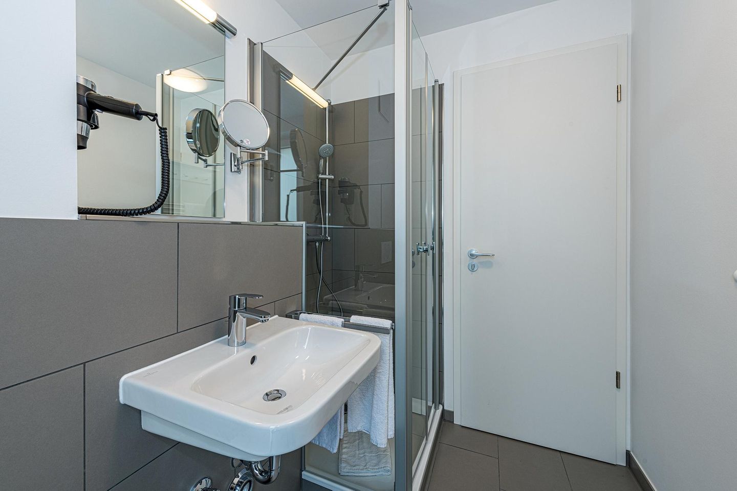 Deichhäuser Anna Küste Deichhäuser Anna Küste 7-10 Bensersiel - Badezimmer mit Dusche