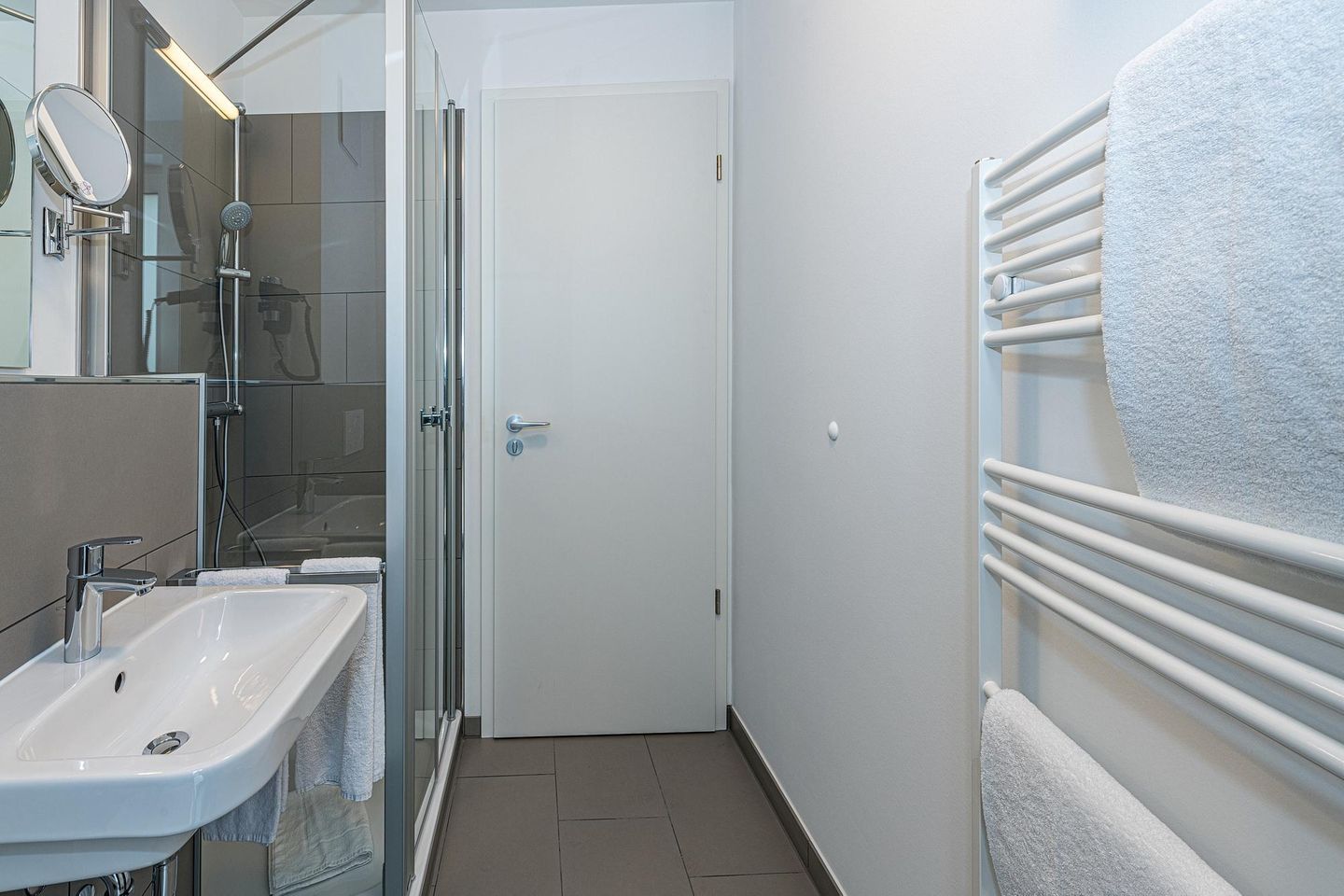 Deichhäuser Anna Küste Deichhäuser Anna Küste 7-10 Bensersiel - Badezimmer mit Dusche