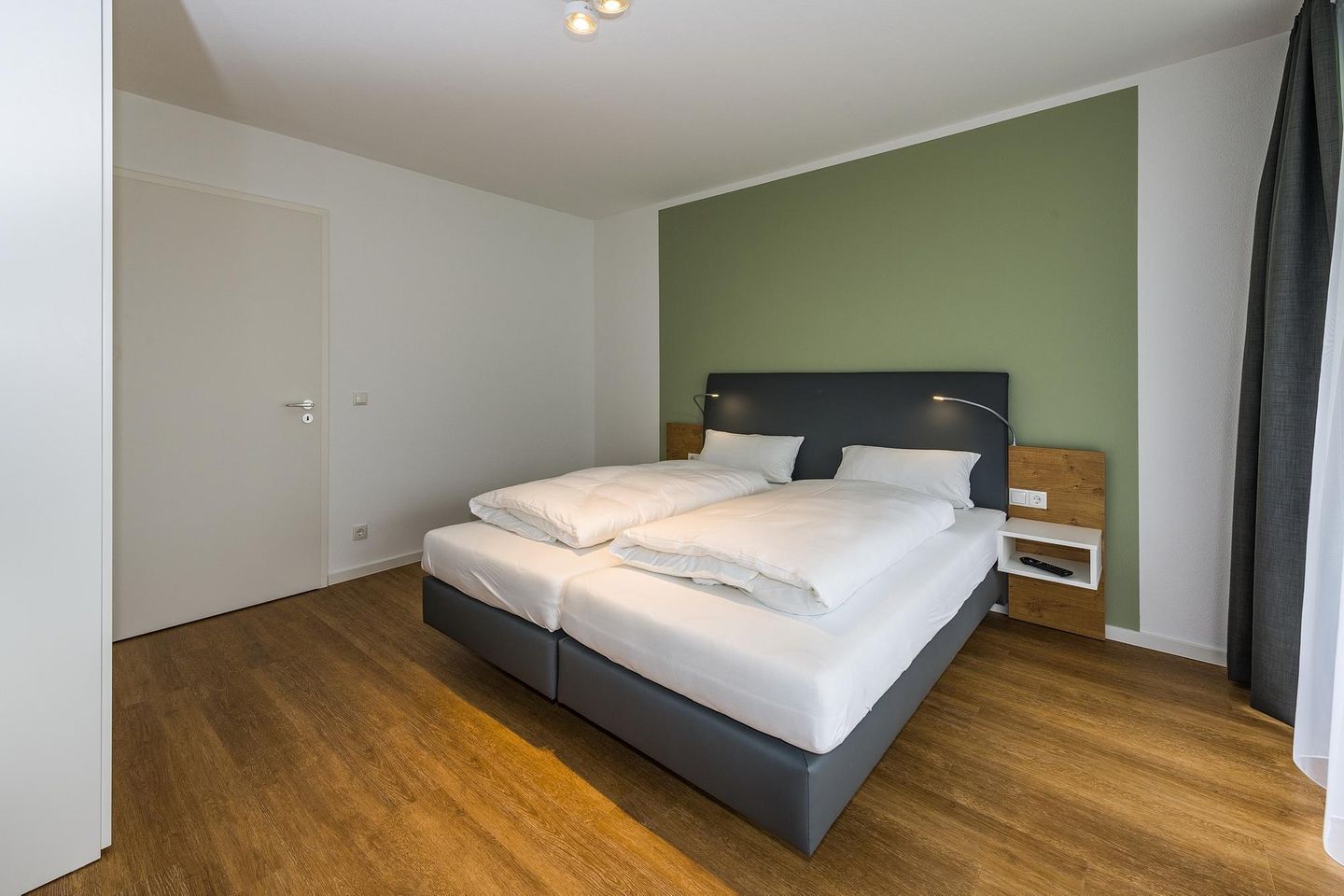 Deichhäuser Anna Küste Deichhäuser Anna Küste 7-11 Bensersiel - Schlafzimmer mit Doppelbett