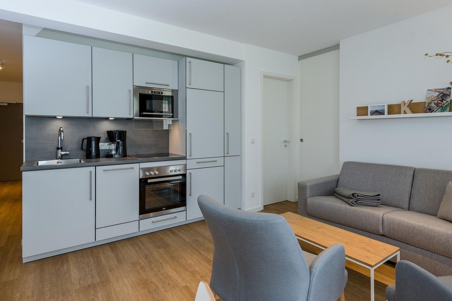 Deichhäuser Anna Küste Deichhäuser Anna Küste 7-13 Bensersiel - Wohn-Essbereich mit Küchenzeile