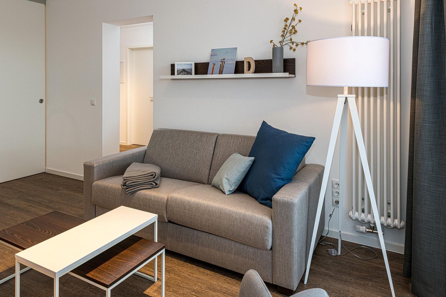 Deichhäuser Anna Küste Deichhäuser Anna Küste 7-21 Bensersiel - Wohn-Essbereich mit Couch