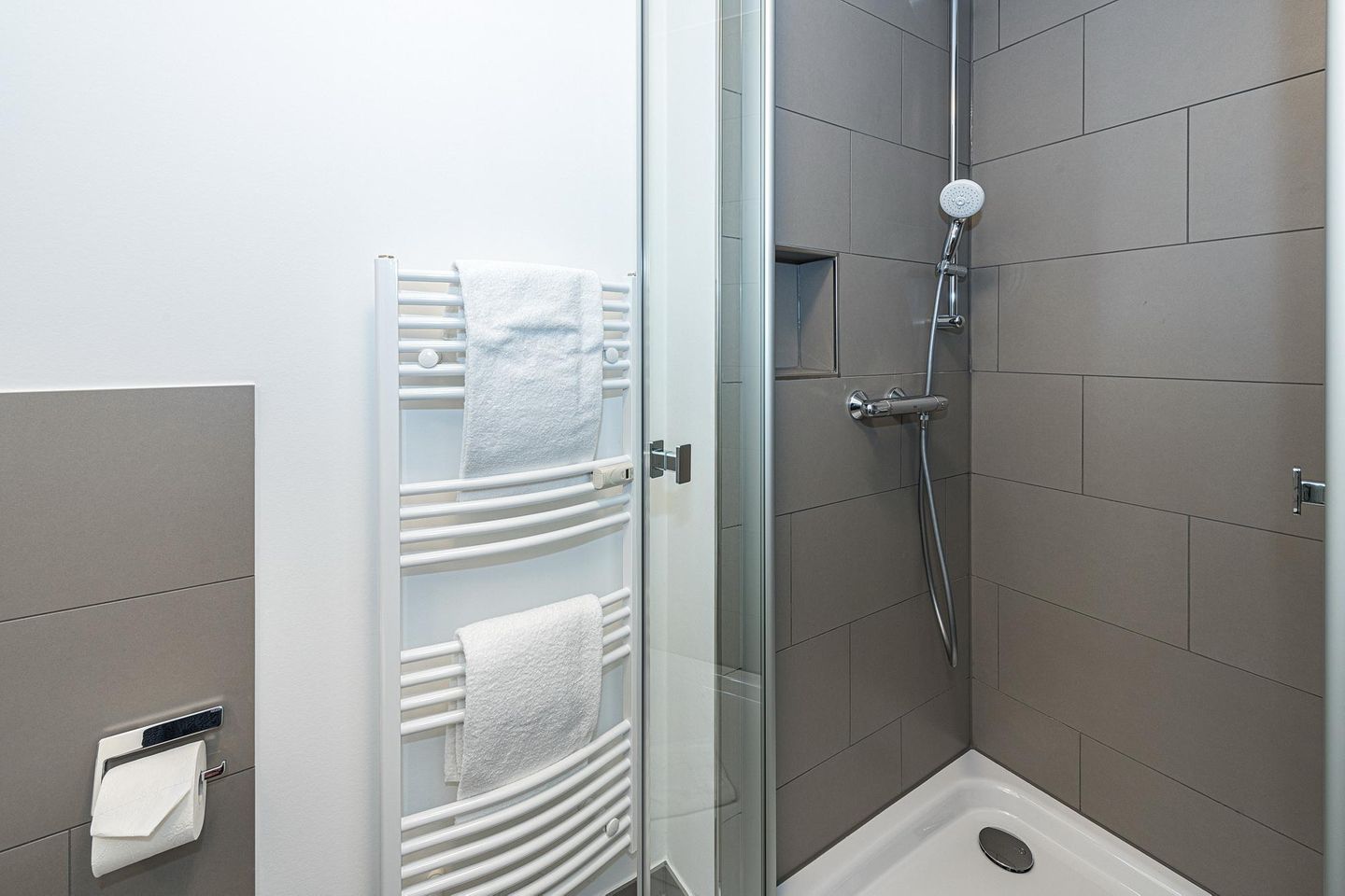 Deichhäuser Anna Küste Deichhäuser Anna Küste 7-22 Bensersiel - Badezimmer mit Dusche