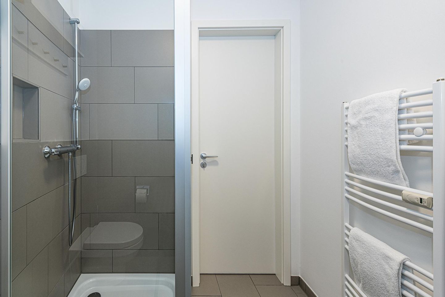 Deichhäuser Anna Küste Deichhäuser Anna Küste 7-23 Bensersiel - Badezimmer mit Dusche