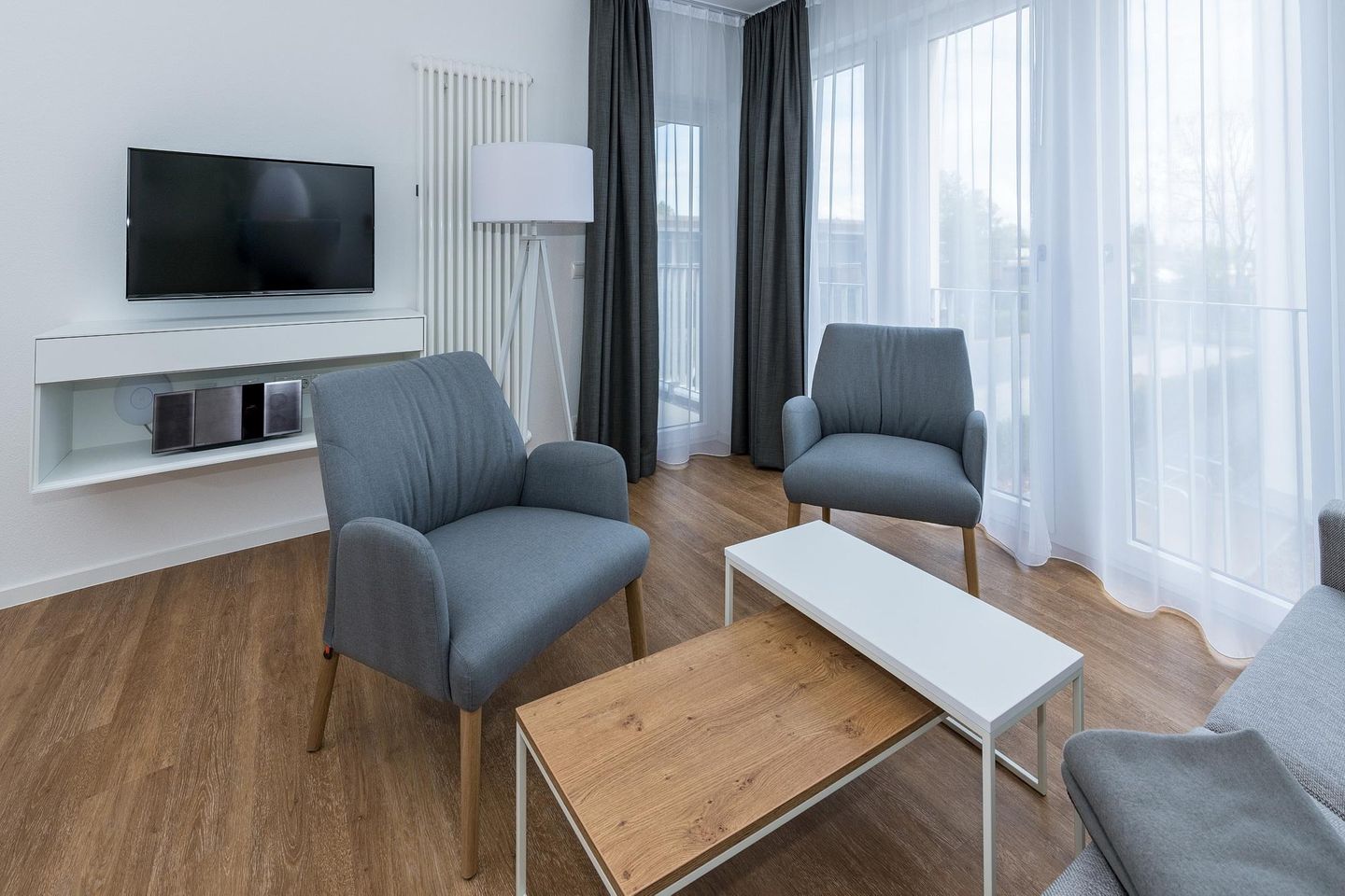 Deichhäuser Anna Küste Deichhäuser Anna Küste 7-24 Bensersiel - Wohn-Essbereich mit Couch