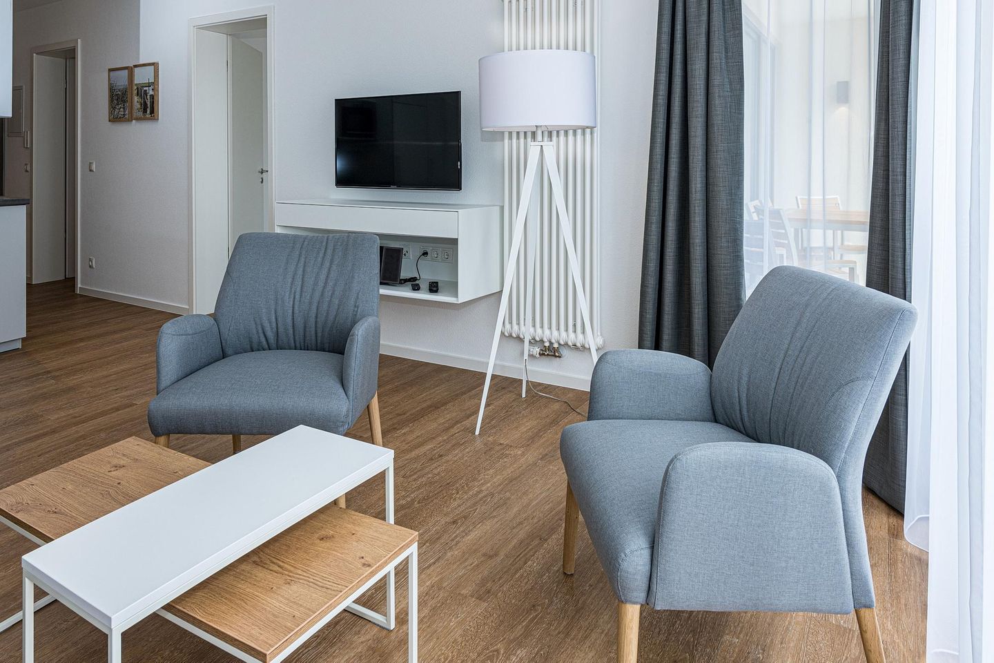 Deichhäuser Anna Küste Deichhäuser Anna Küste 7-24 Bensersiel - Wohn-Essbereich mit Couch