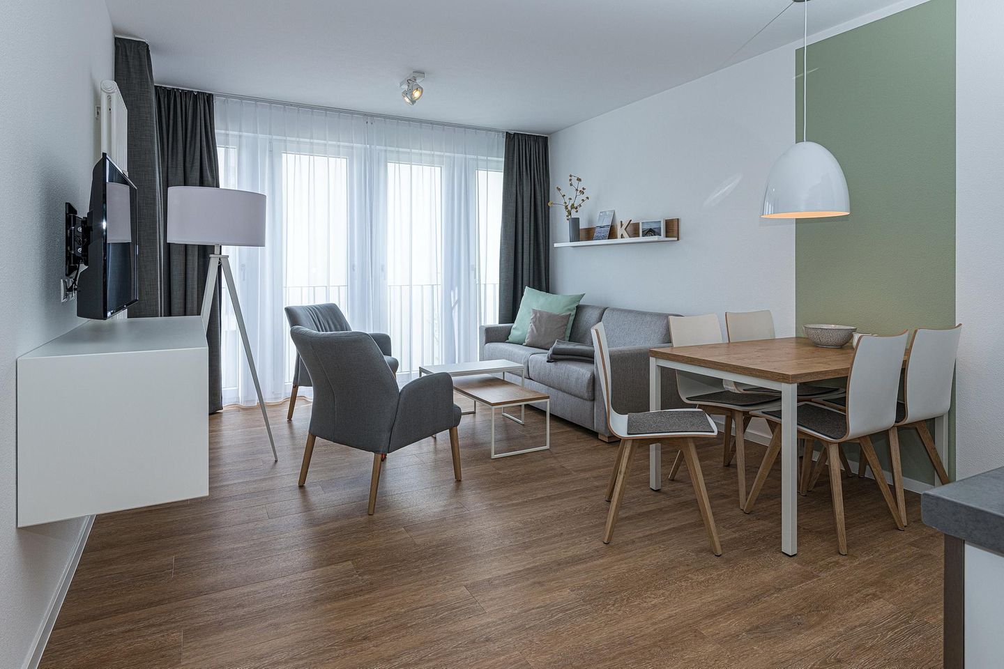 Deichhäuser Anna Küste Deichhäuser Anna Küste 7-24 Bensersiel - Wohn-Essbereich mit Couch