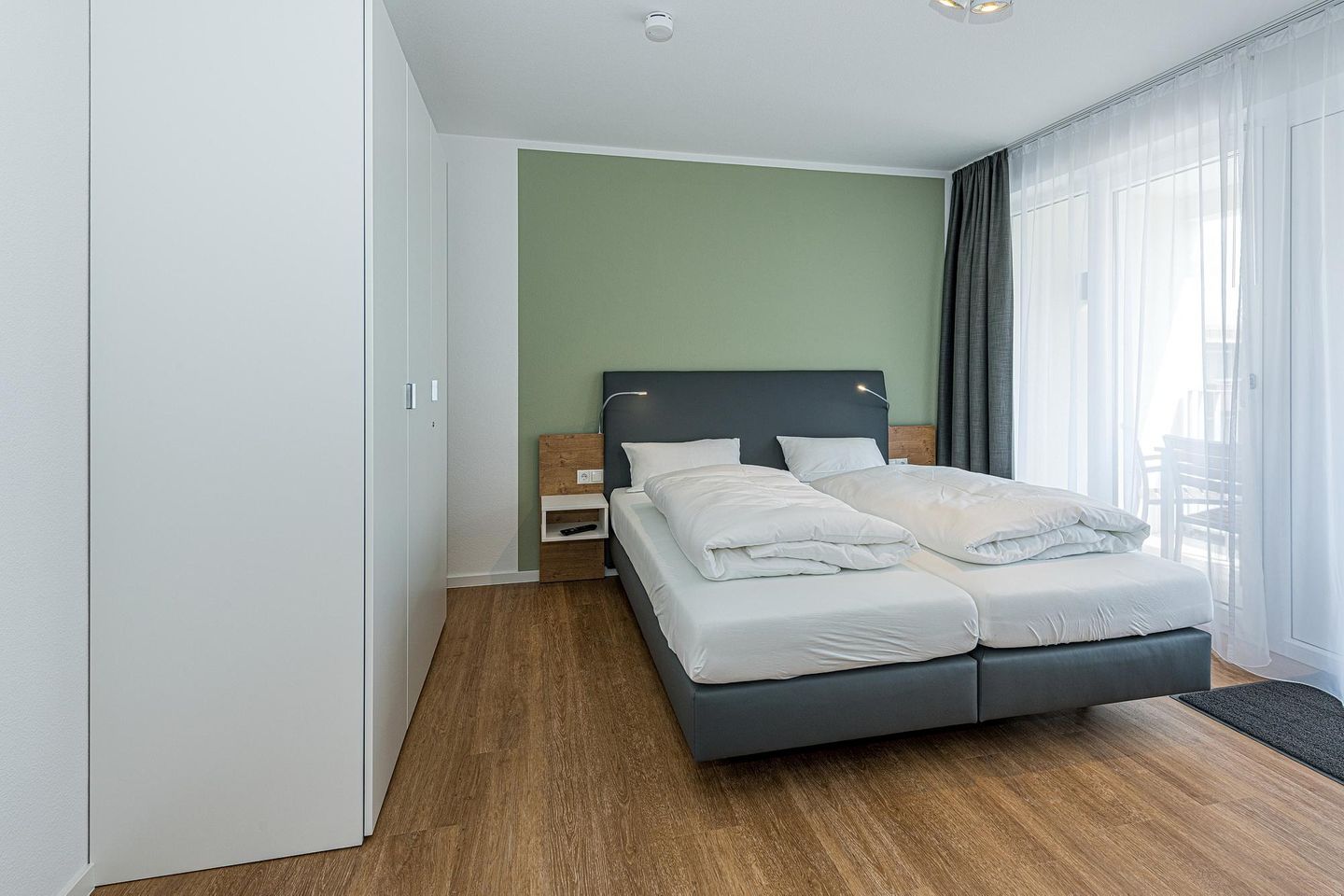 Deichhäuser Anna Küste Deichhäuser Anna Küste 7-24 Bensersiel - Schlafzimmer mit Doppelbett