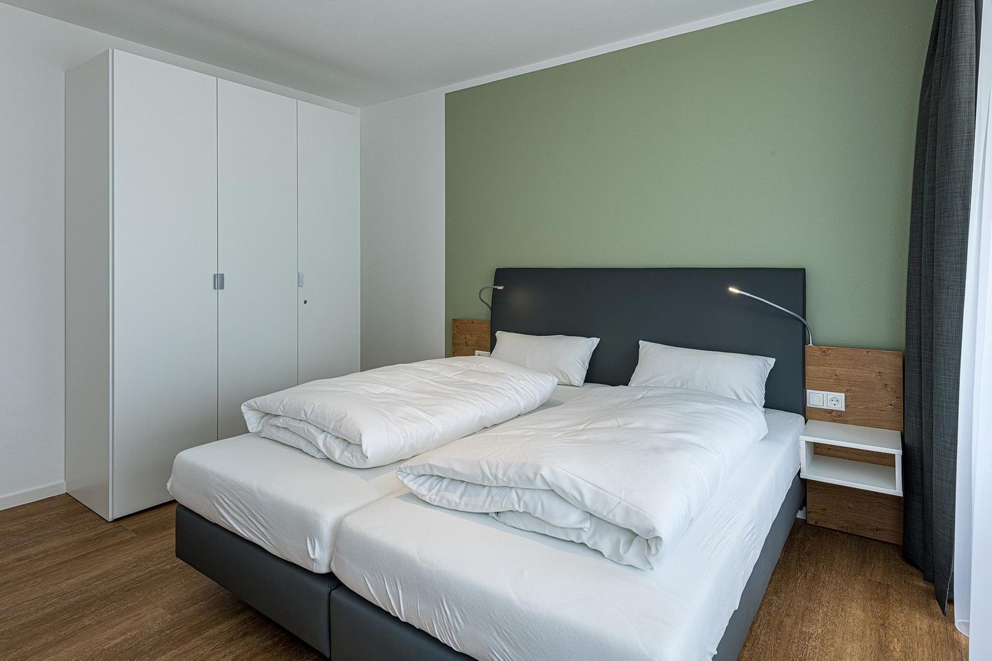 Deichhäuser Anna Küste Deichhäuser Anna Küste 7-24 Bensersiel - Schlafzimmer mit Doppelbett