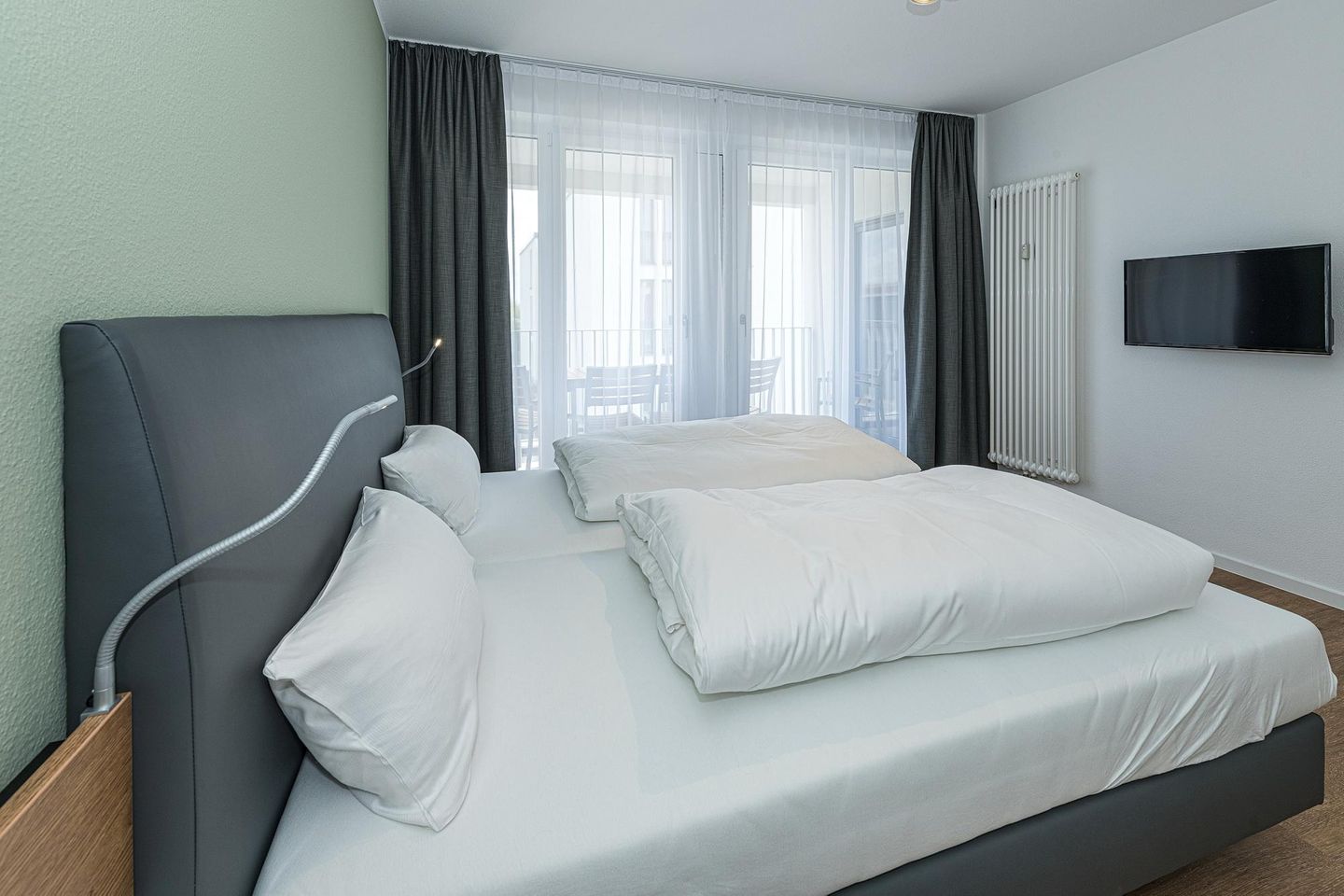 Deichhäuser Anna Küste Deichhäuser Anna Küste 7-24 Bensersiel - Schlafzimmer mit Doppelbett