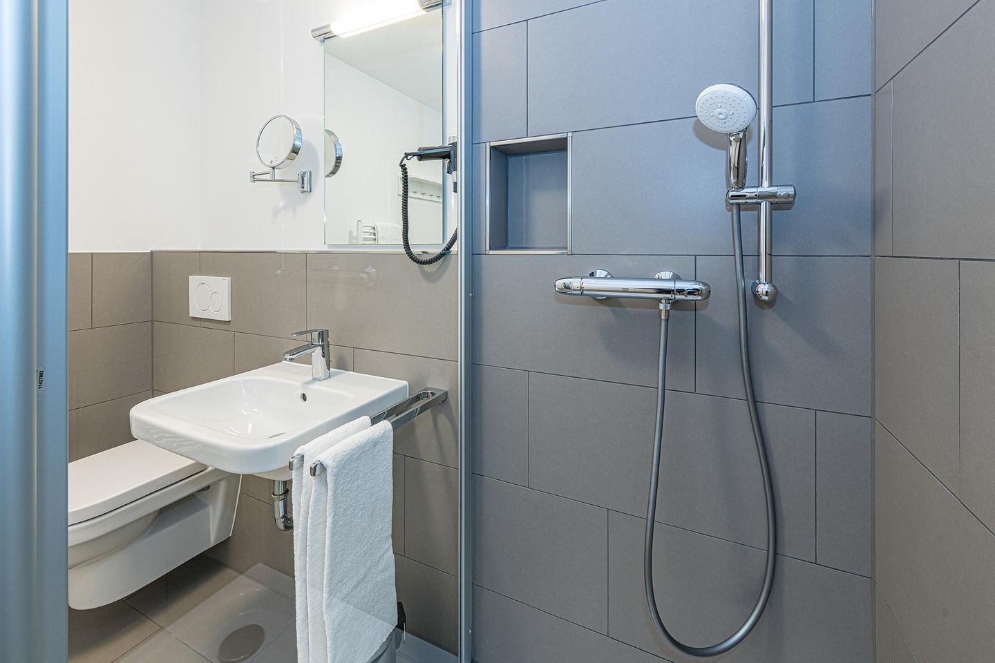 Deichhäuser Anna Küste Deichhäuser Anna Küste 7-24 Bensersiel - Badezimmer mit Dusche