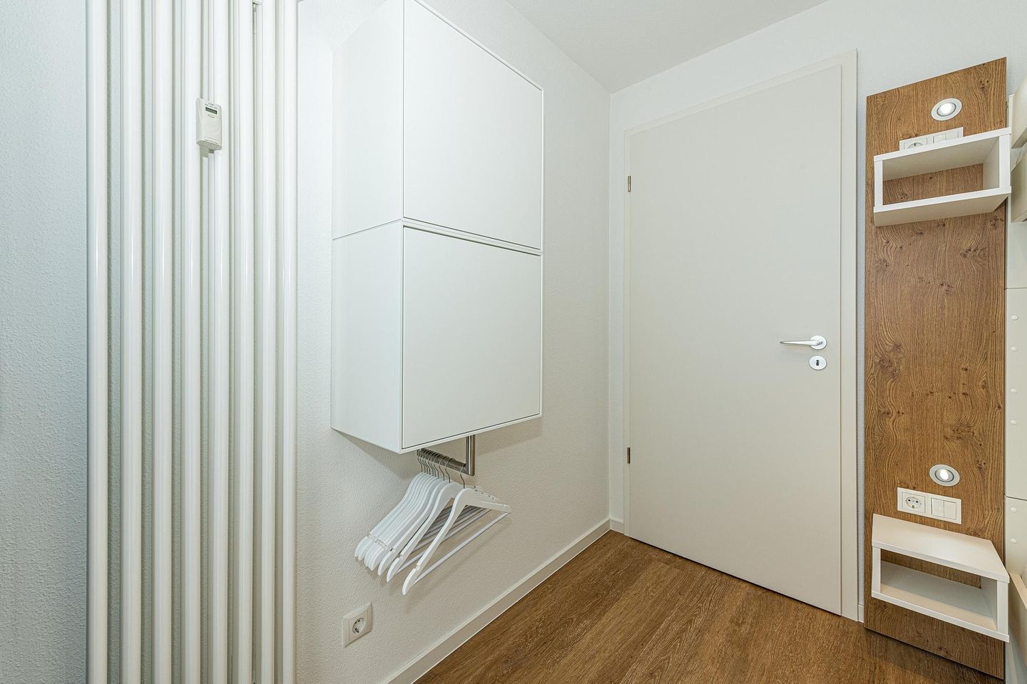 Deichhäuser Anna Küste Deichhäuser Anna Küste 7-30 Bensersiel - Flur mit Garderobe