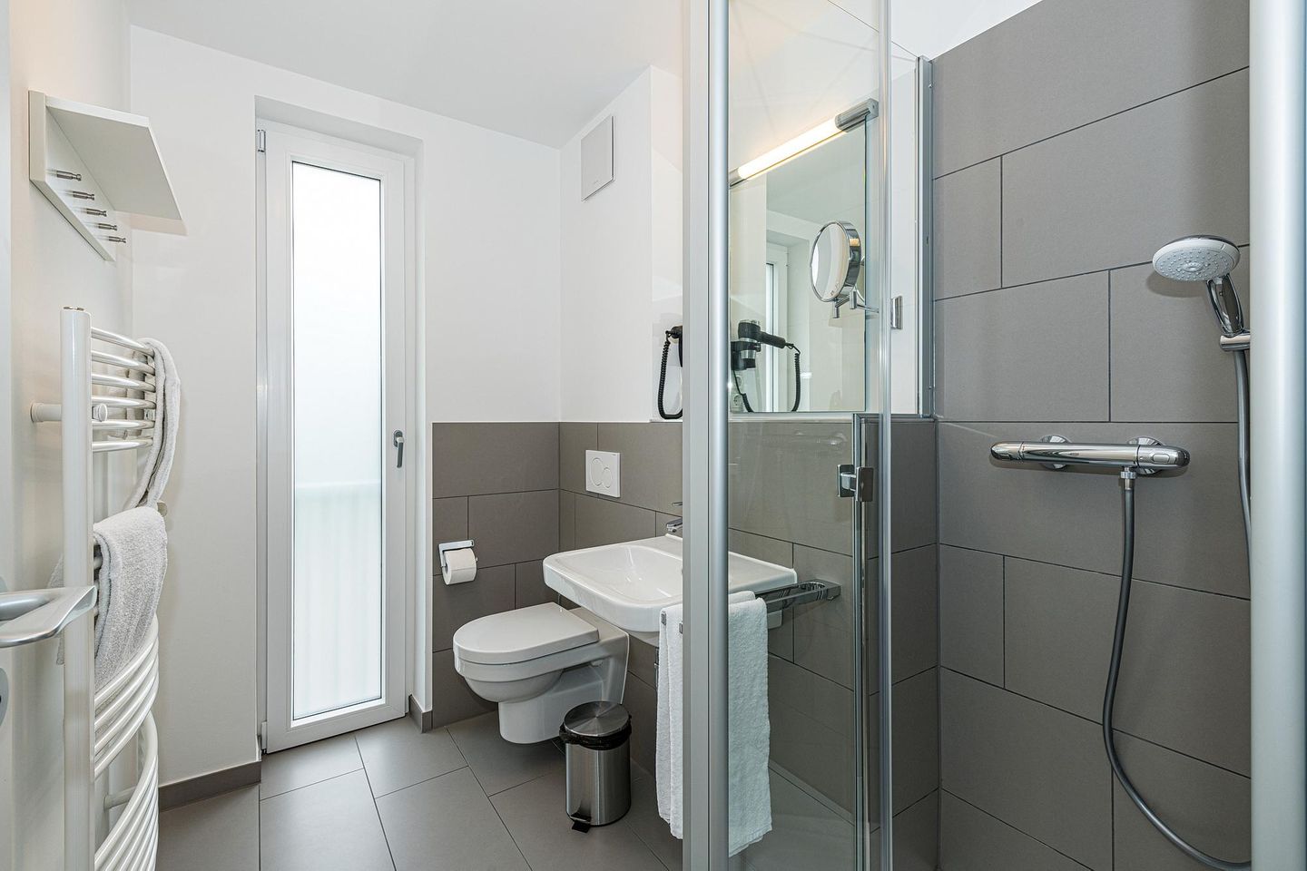 Deichhäuser Anna Küste Deichhäuser Anna Küste 7-30 Bensersiel - Badezimmer mit Dusche