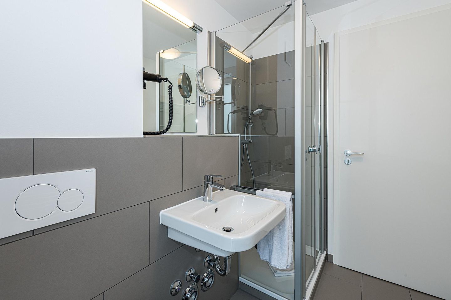 Deichhäuser Anna Küste Deichhäuser Anna Küste 7-30 Bensersiel - Badezimmer mit Dusche