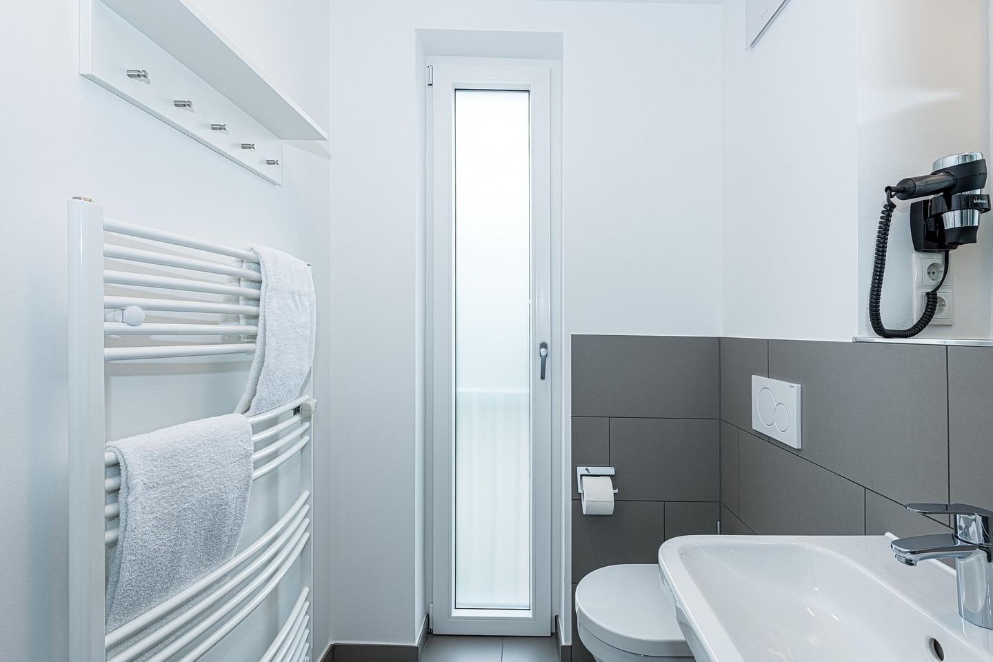 Deichhäuser Anna Küste Deichhäuser Anna Küste 7-30 Bensersiel - Badezimmer mit Dusche