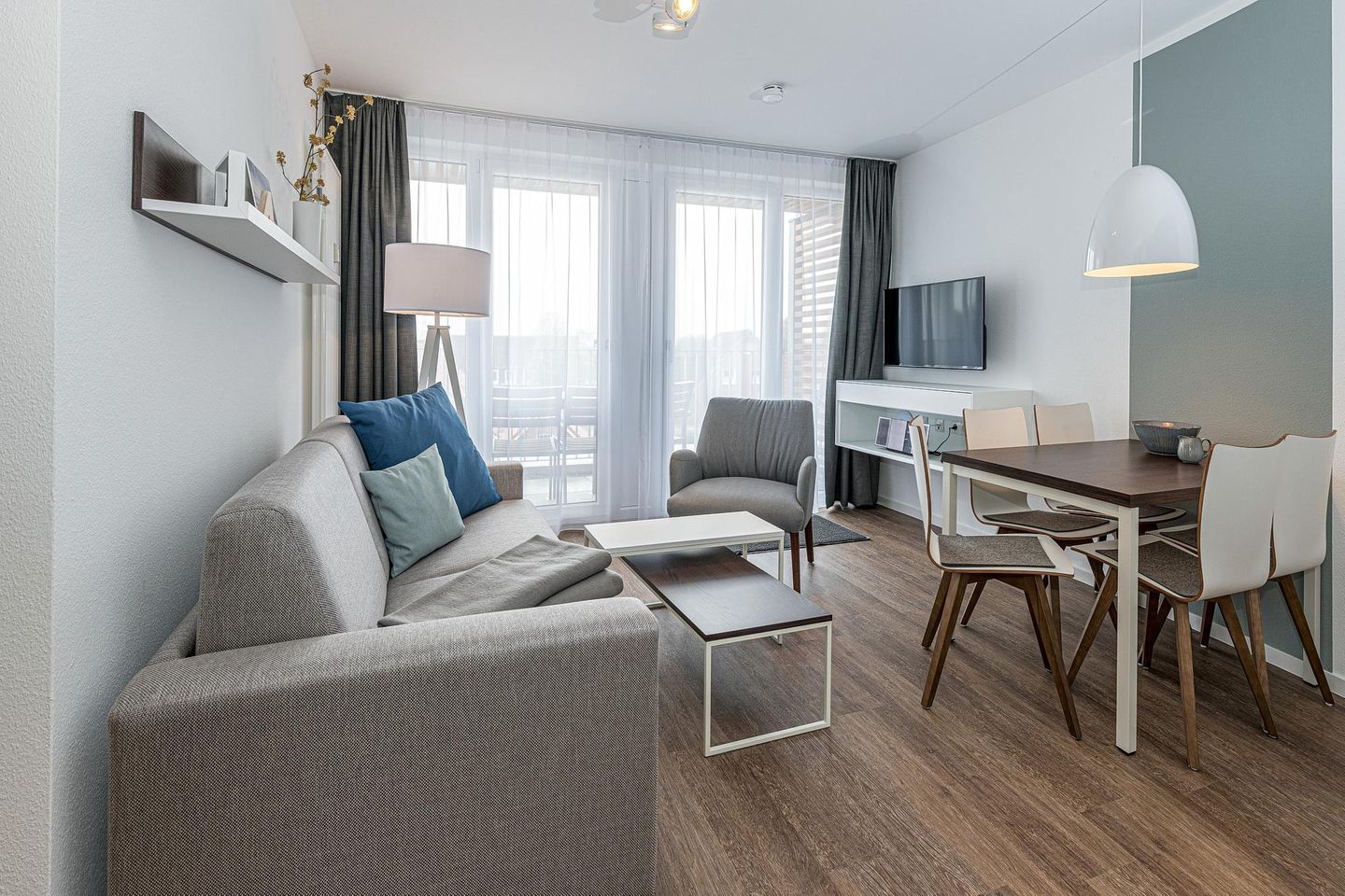 Deichhäuser Anna Küste Deichhäuser Anna Küste 7-31 Bensersiel - Wohn-Essbereich mit Couch