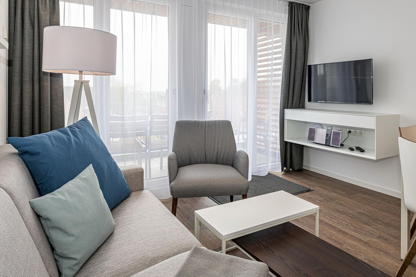 Deichhäuser Anna Küste Deichhäuser Anna Küste 7-31 Bensersiel - Wohn-Essbereich mit Couch