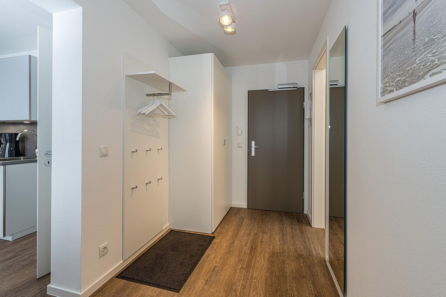 Deichhäuser Anna Küste Deichhäuser Anna Küste 7-31 Bensersiel - Flur mit Garderobe