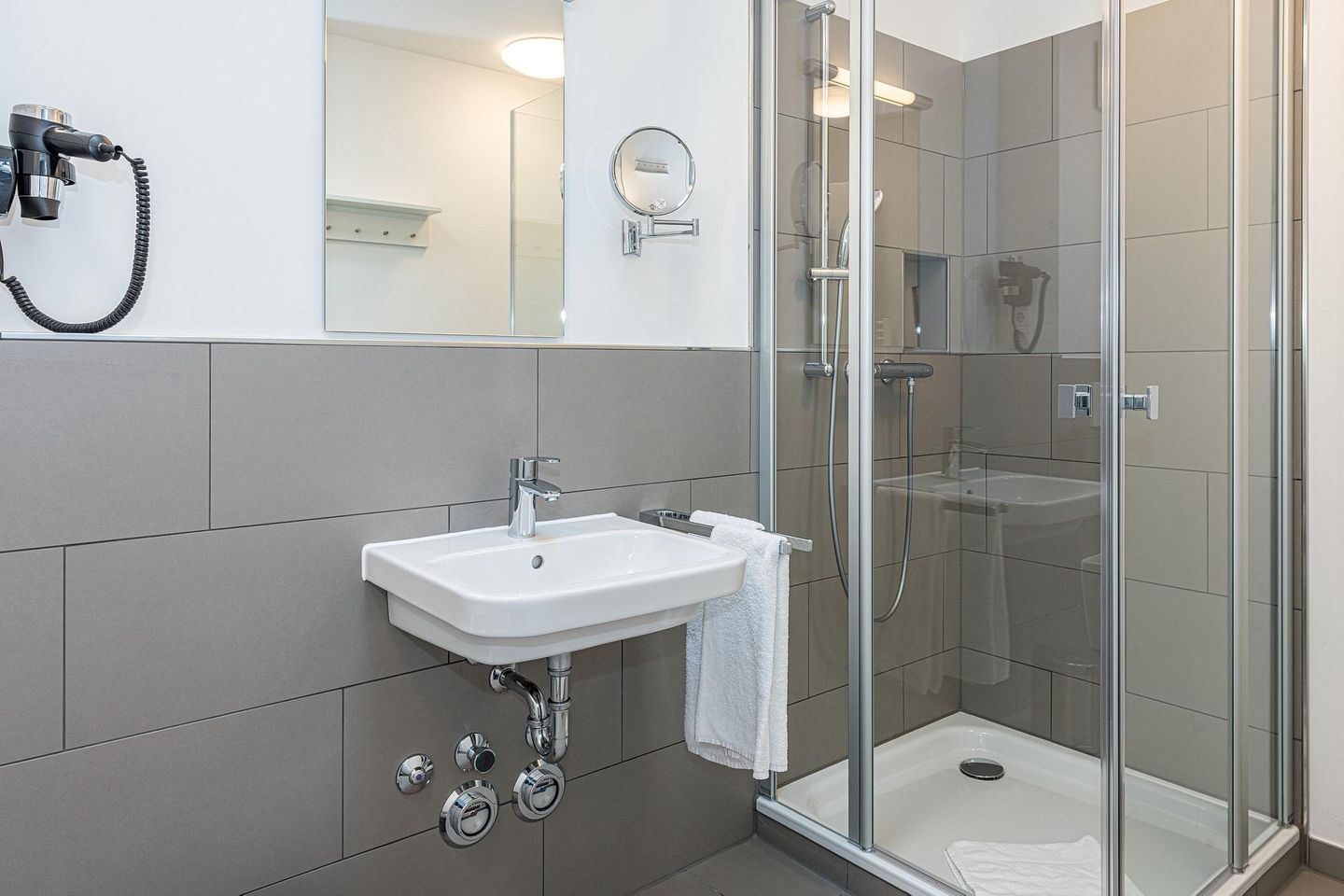 Deichhäuser Anna Küste Deichhäuser Anna Küste 7-31 Bensersiel - Badezimmer mit Dusche