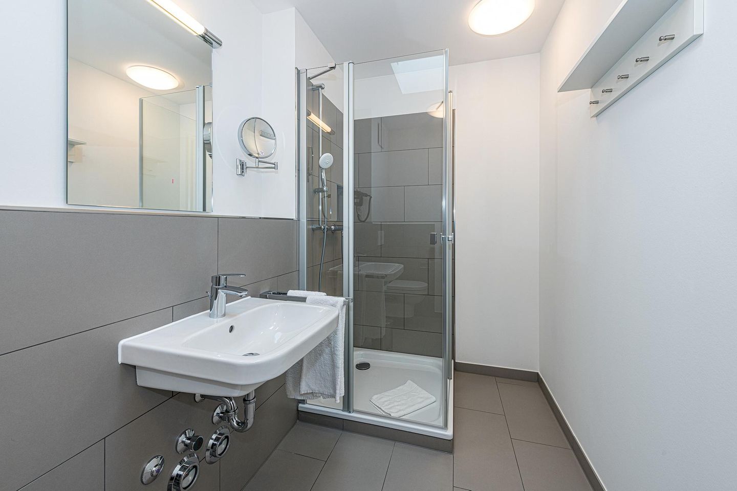 Deichhäuser Anna Küste Deichhäuser Anna Küste 7-31 Bensersiel - Badezimmer mit Dusche