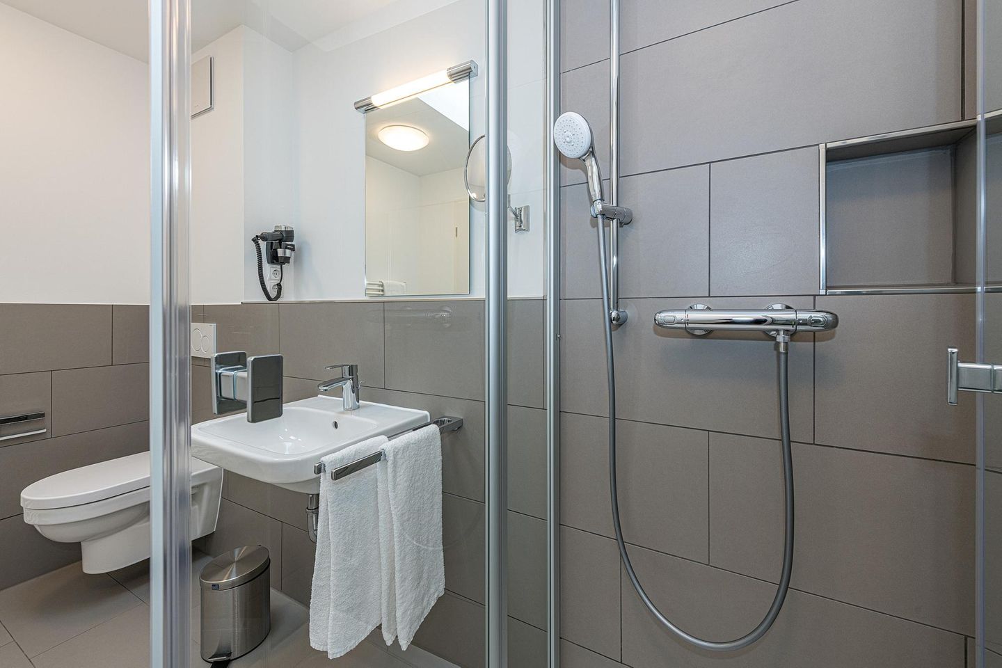 Deichhäuser Anna Küste Deichhäuser Anna Küste 7-31 Bensersiel - Badezimmer mit Dusche