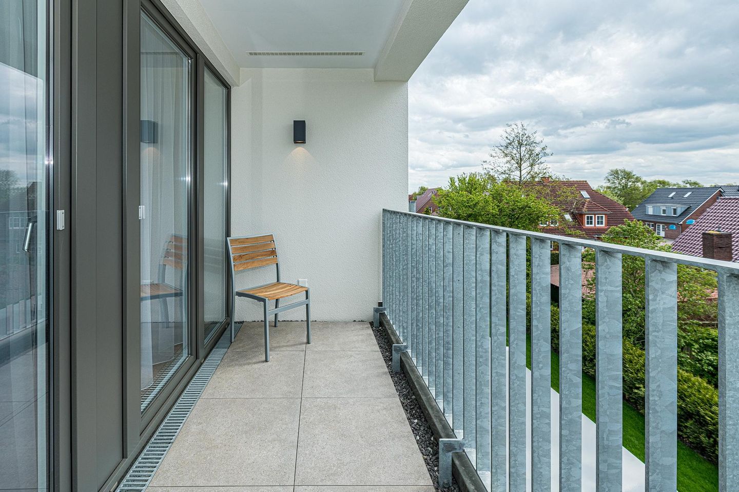 Deichhäuser Anna Küste Deichhäuser Anna Küste 7-31 Bensersiel - Überdachter Balkon mit Sitzgelegenheit