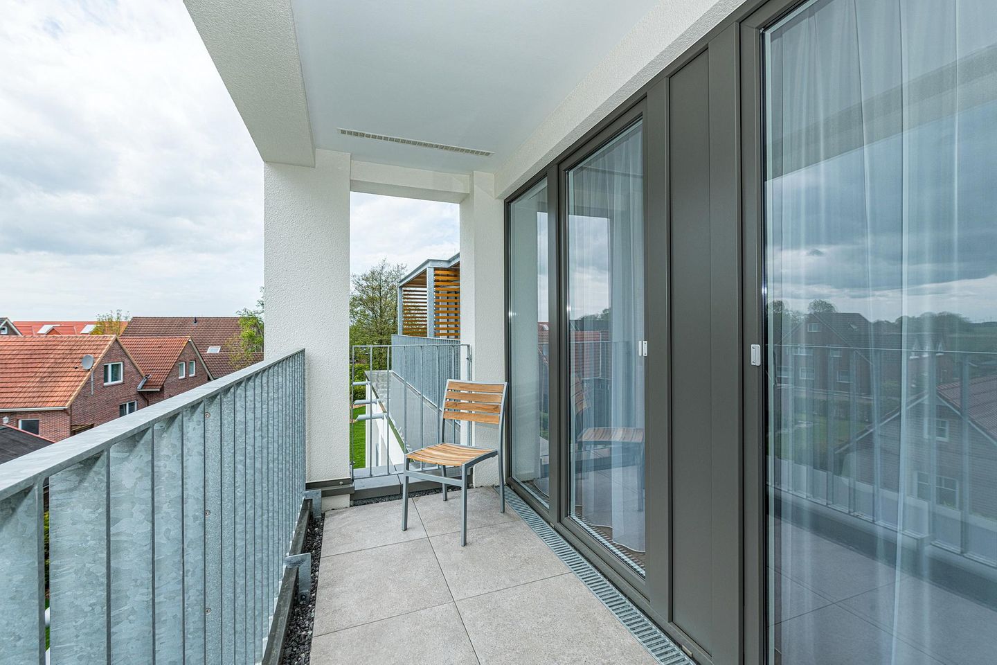 Deichhäuser Anna Küste Deichhäuser Anna Küste 7-31 Bensersiel - Überdachter Balkon mit Sitzgelegenheit