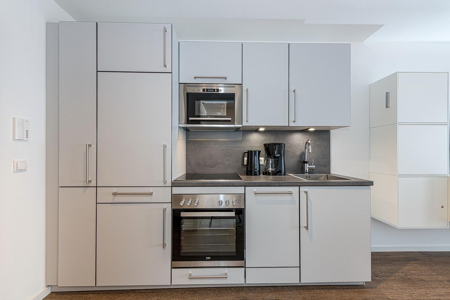 Deichhäuser Anna Küste Deichhäuser Anna Küste 7-32 Bensersiel - Wohn-Essbereich mit Couch