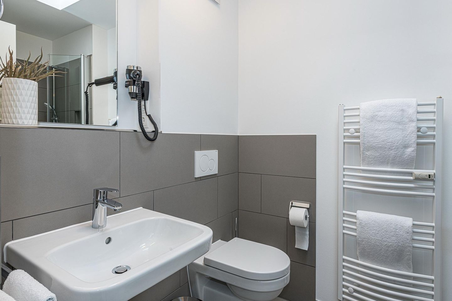 Deichhäuser Anna Küste Deichhäuser Anna Küste 7-32 Bensersiel - Badezimmer mit Dusche