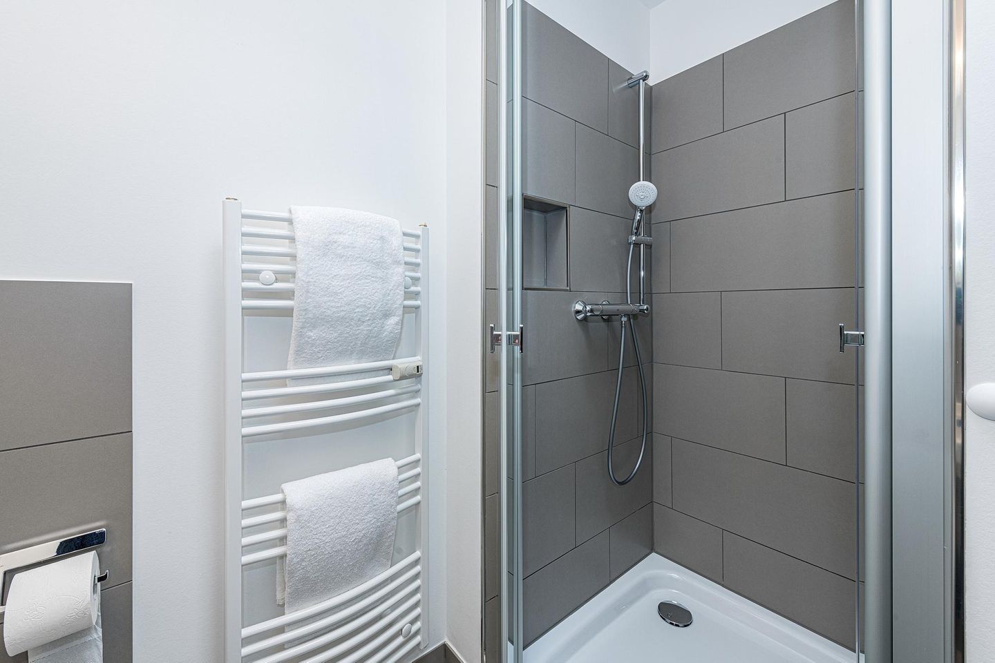 Deichhäuser Anna Küste Deichhäuser Anna Küste 7-32 Bensersiel - Badezimmer mit Dusche