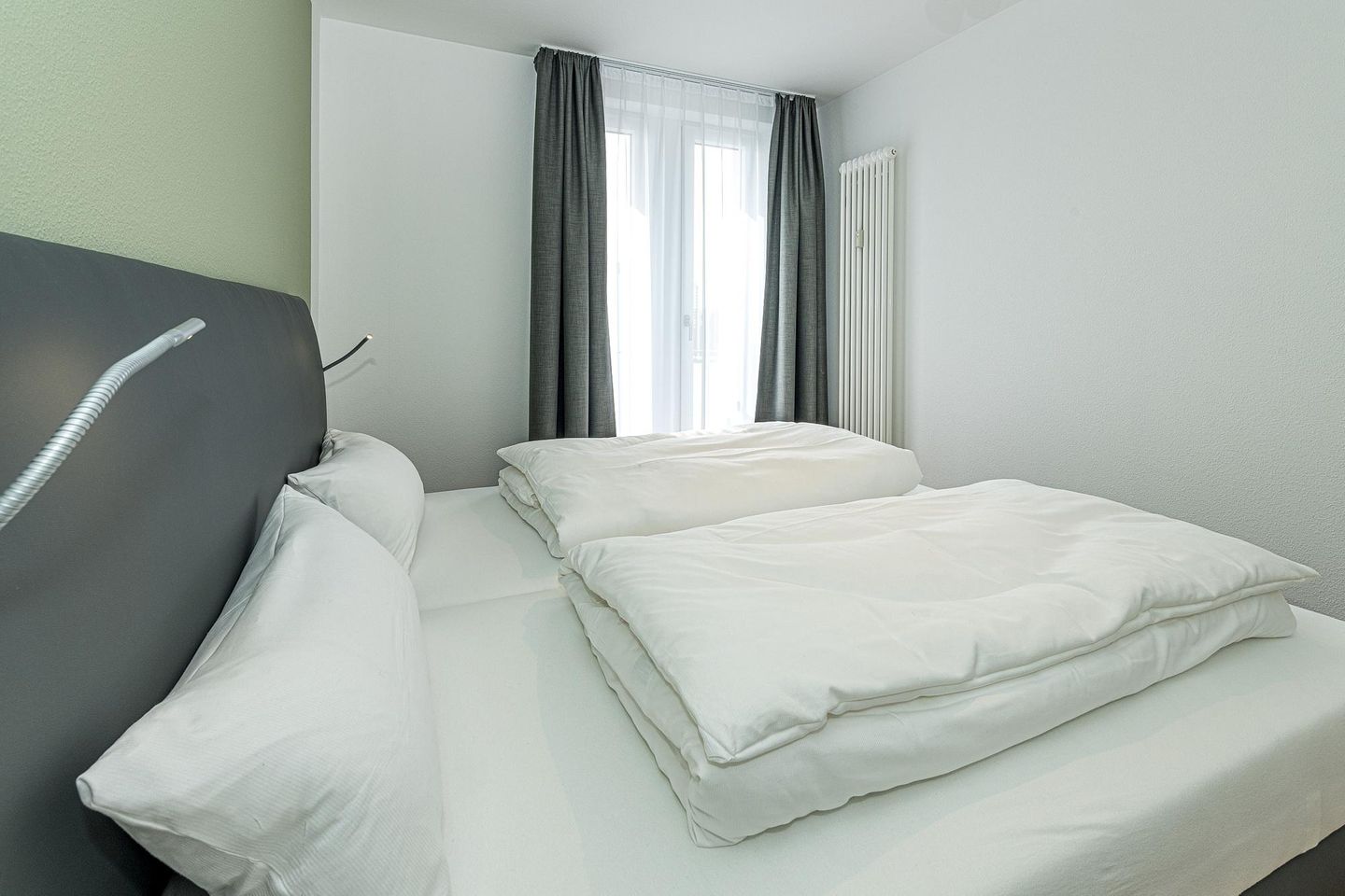 Deichhäuser Anna Küste Deichhäuser Anna Küste 7-33 Bensersiel - Schlafzimmer mit Doppelbett