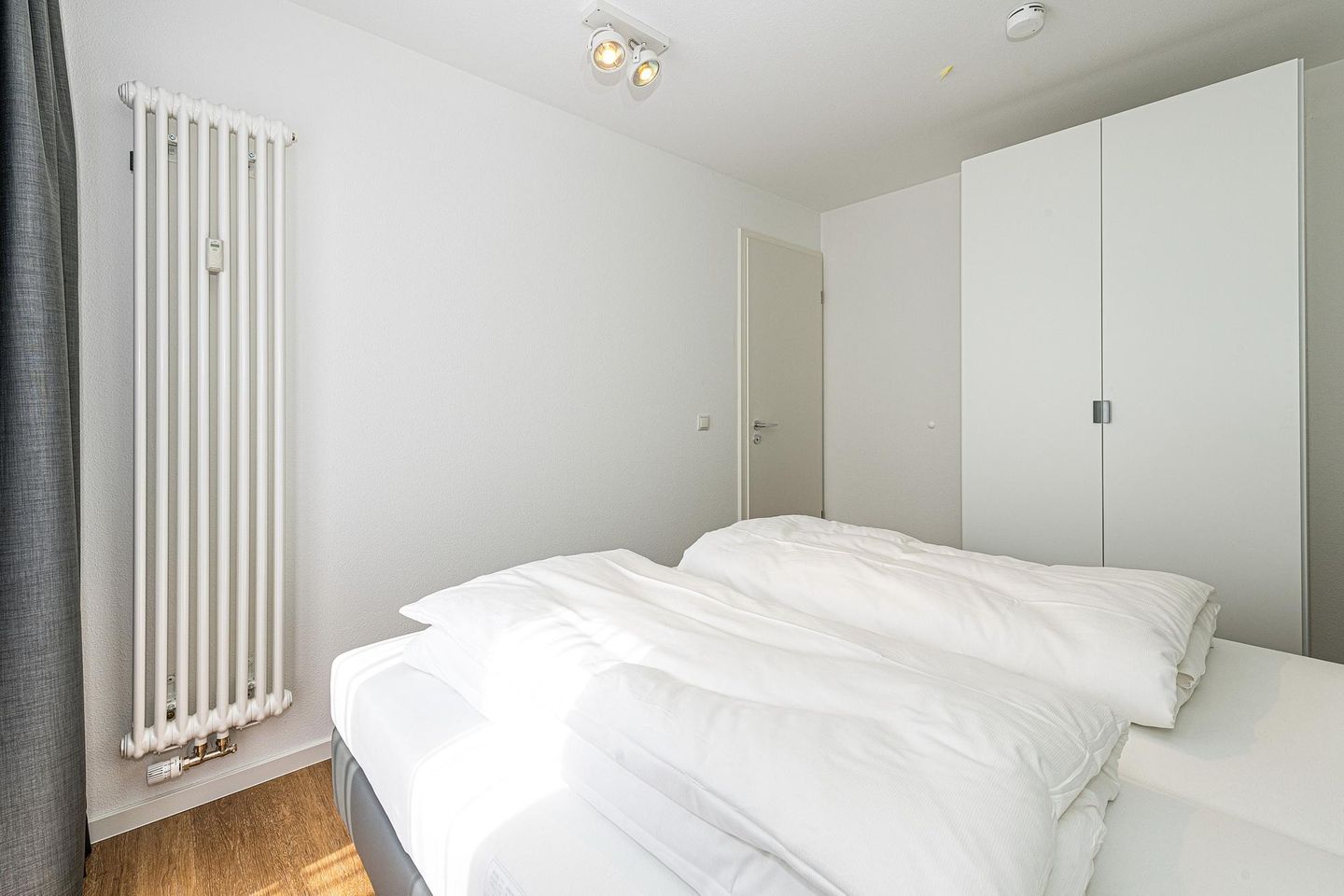 Deichhäuser Anna Küste Deichhäuser Anna Küste 7-33 Bensersiel - Schlafzimmer mit Doppelbett