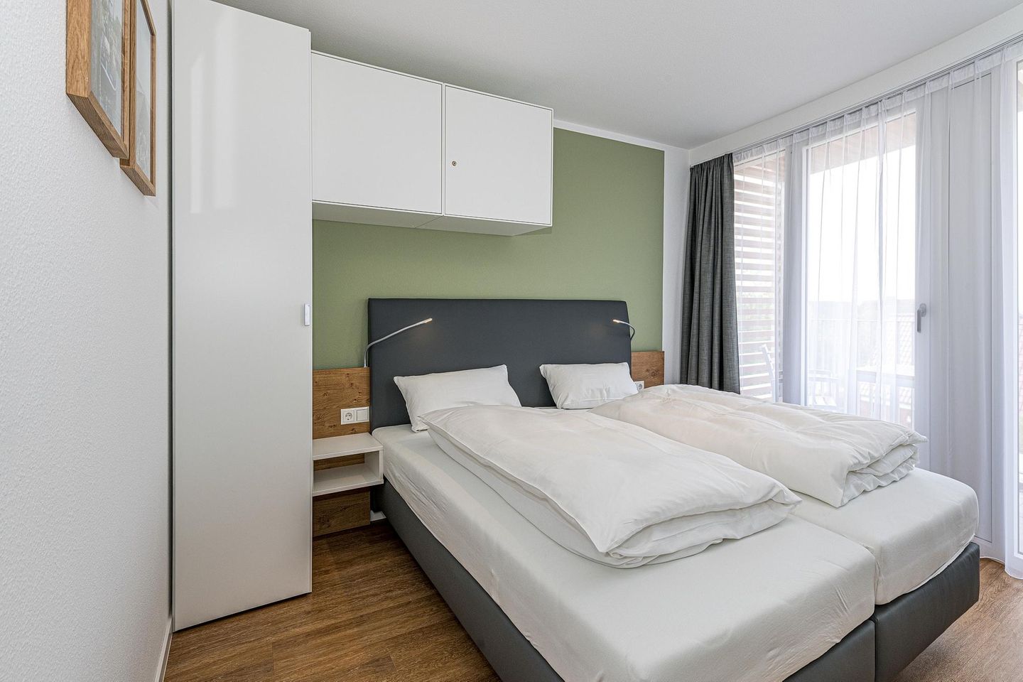 Deichhäuser Anna Küste Deichhäuser Anna Küste 7-33 Bensersiel - Schlafzimmer mit Doppelbett