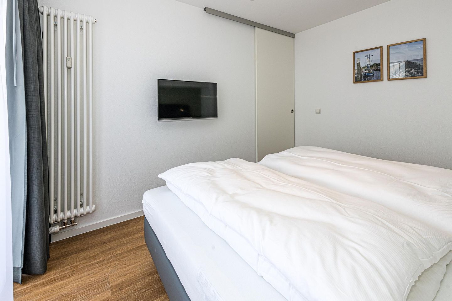 Deichhäuser Anna Küste Deichhäuser Anna Küste 7-33 Bensersiel - Schlafzimmer mit Doppelbett