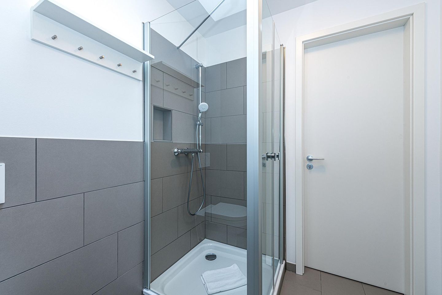 Deichhäuser Anna Küste Deichhäuser Anna Küste 7-33 Bensersiel - Badezimmer mit Dusche