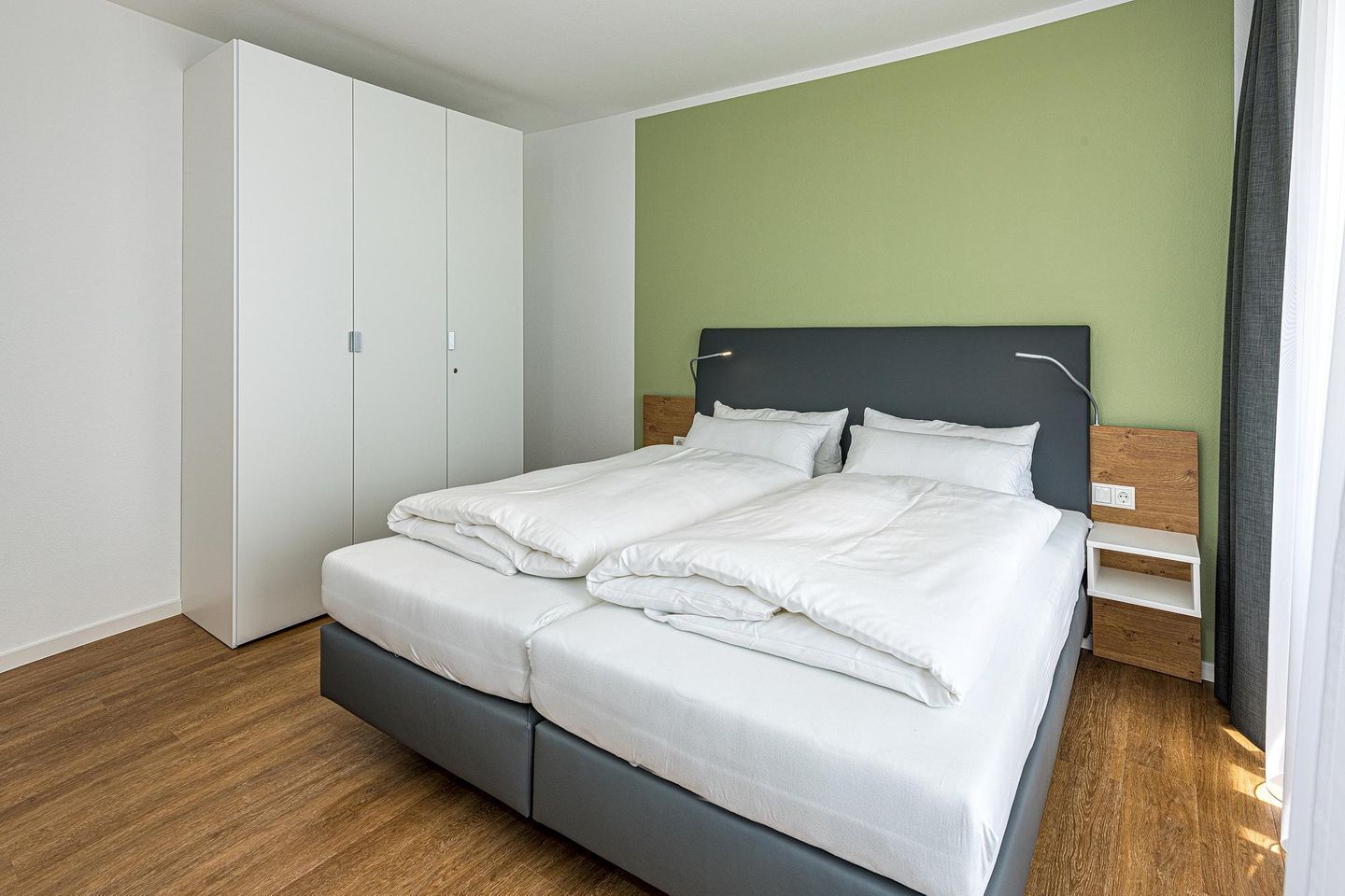 Deichhäuser Anna Küste Deichhäuser Anna Küste 7-34 Bensersiel - Schlafzimmer mit Doppelbett